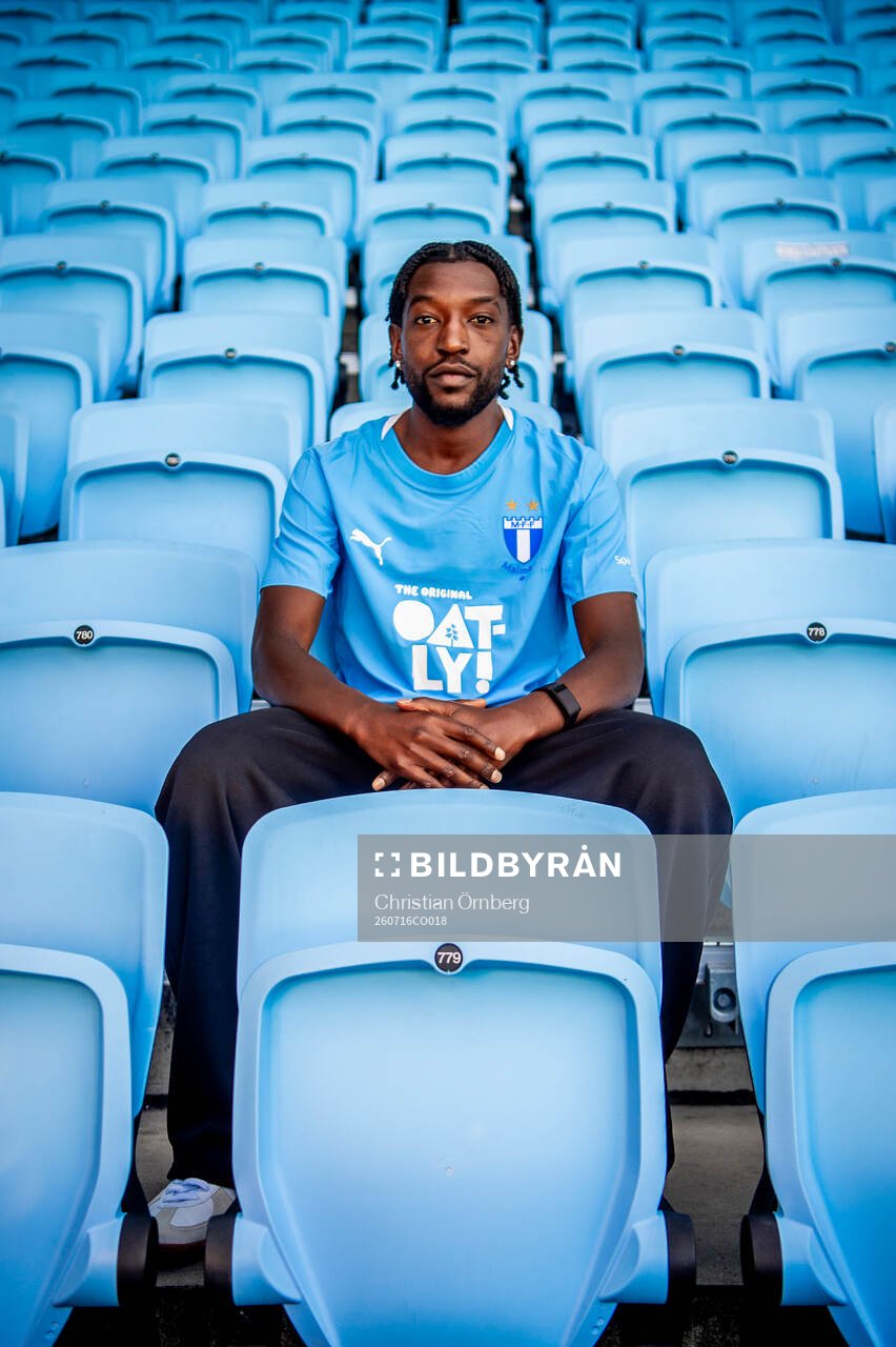 Malmö FF presenterar Warren Kamanzi som ny spelare