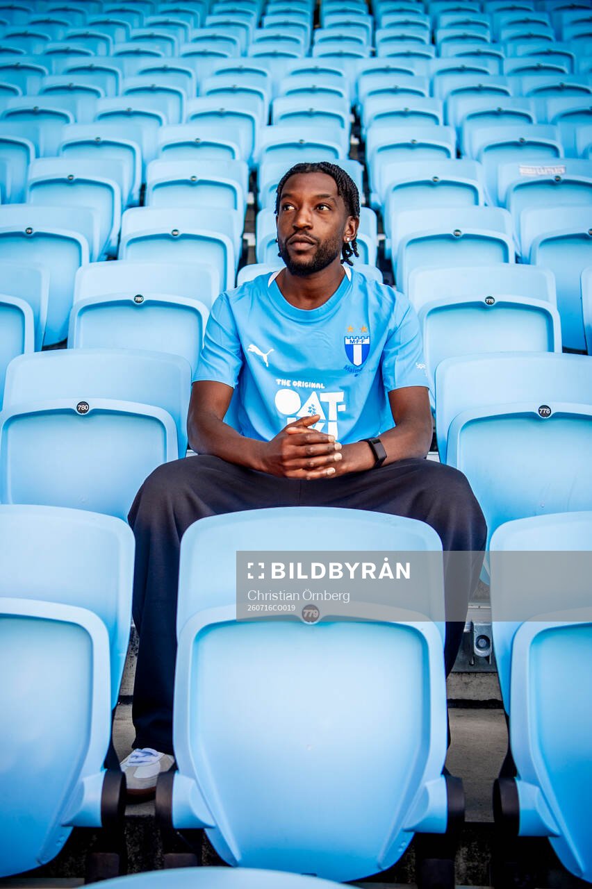 Malmö FF presenterar Warren Kamanzi som ny spelare