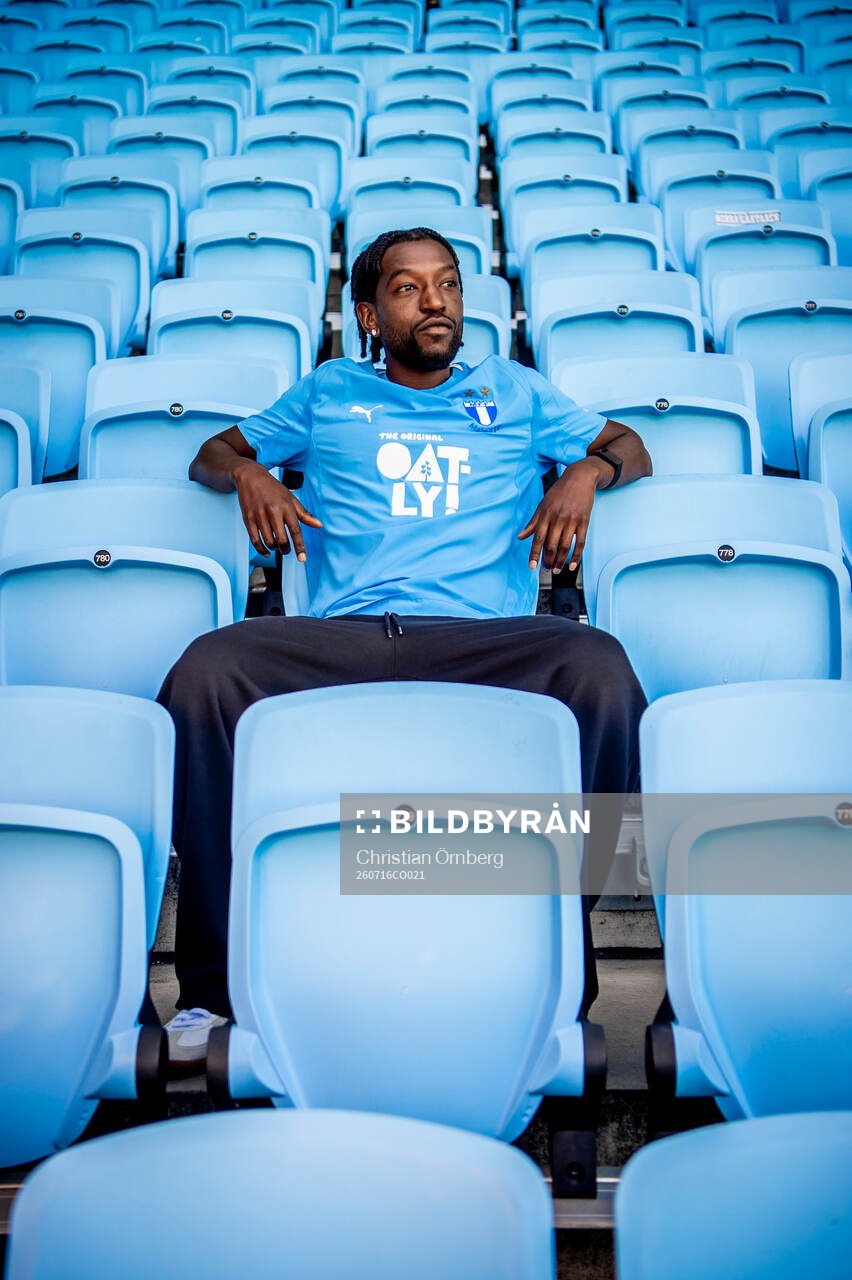 Malmö FF presenterar Warren Kamanzi som ny spelare