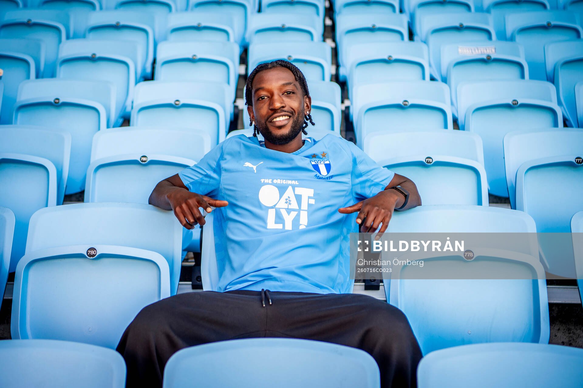 Malmö FF presenterar Warren Kamanzi som ny spelare