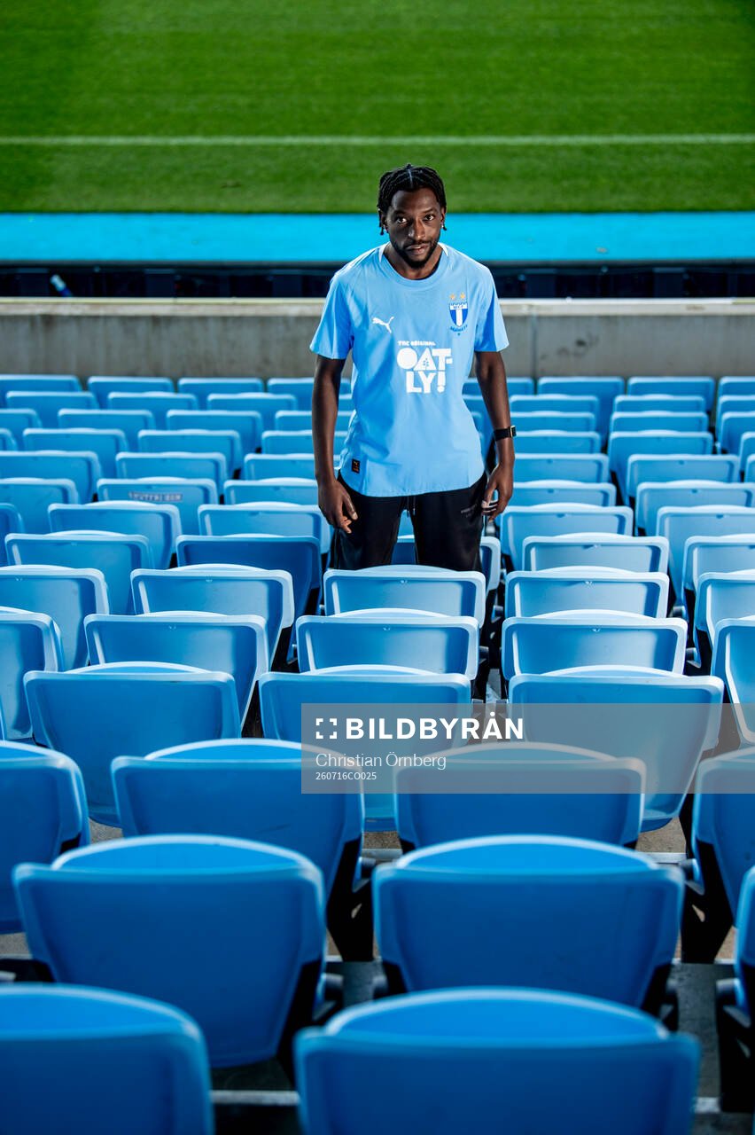 Malmö FF presenterar Warren Kamanzi som ny spelare