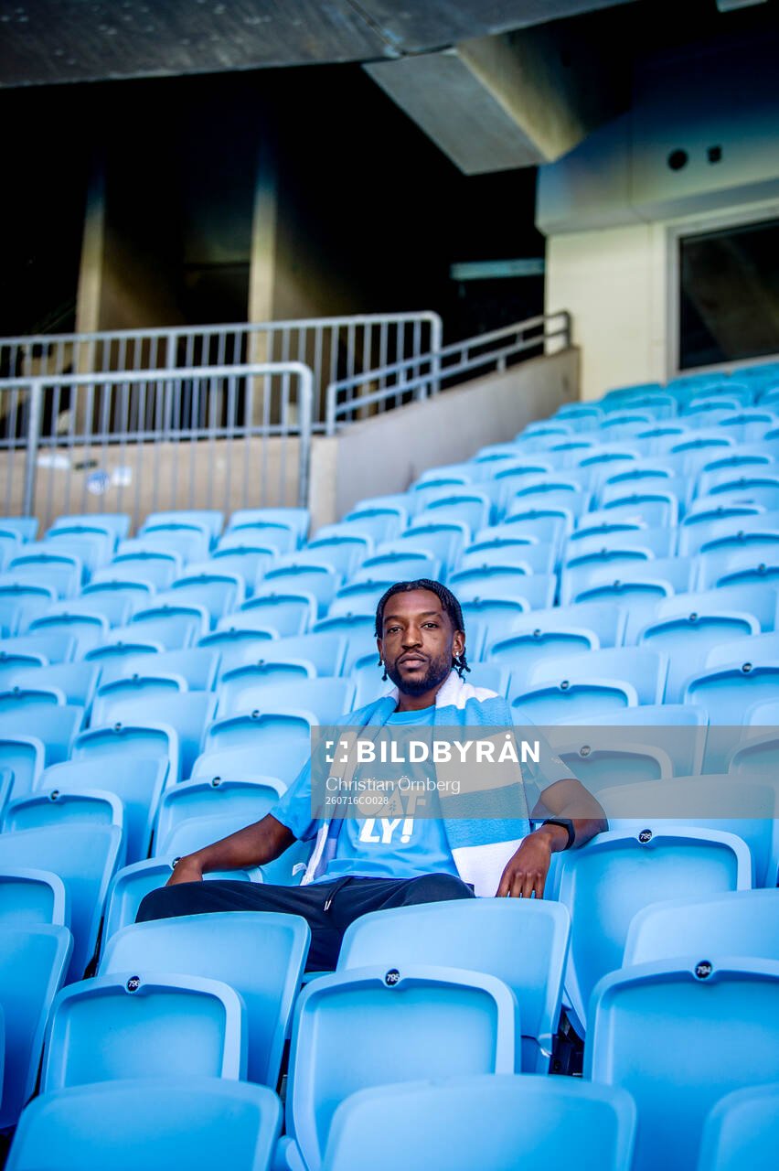 Malmö FF presenterar Warren Kamanzi som ny spelare
