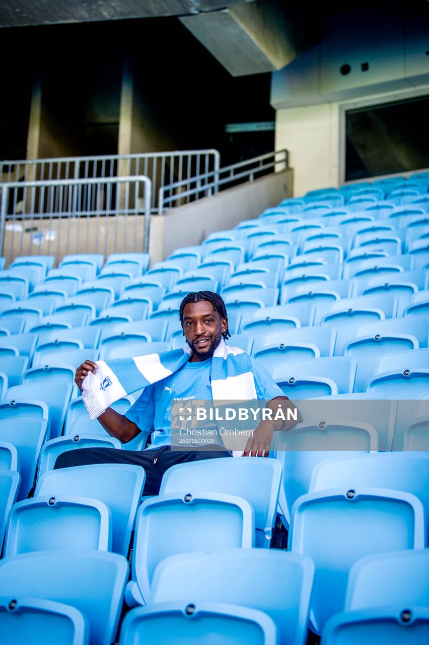 Malmö FF presenterar Warren Kamanzi som ny spelare