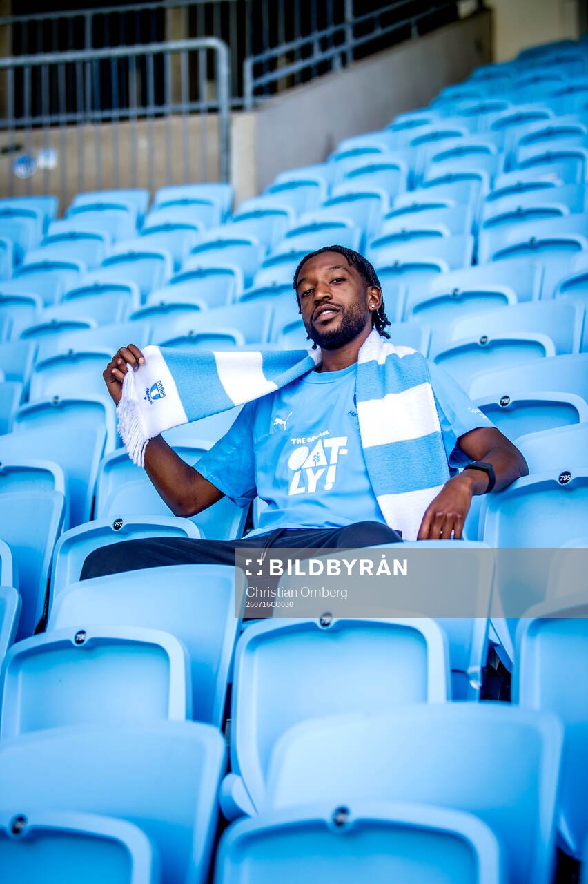 Malmö FF presenterar Warren Kamanzi som ny spelare