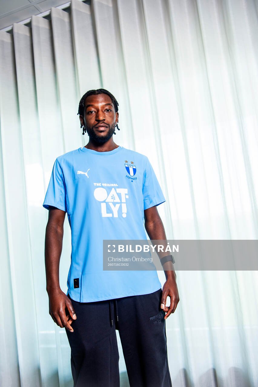 Malmö FF presenterar Warren Kamanzi som ny spelare