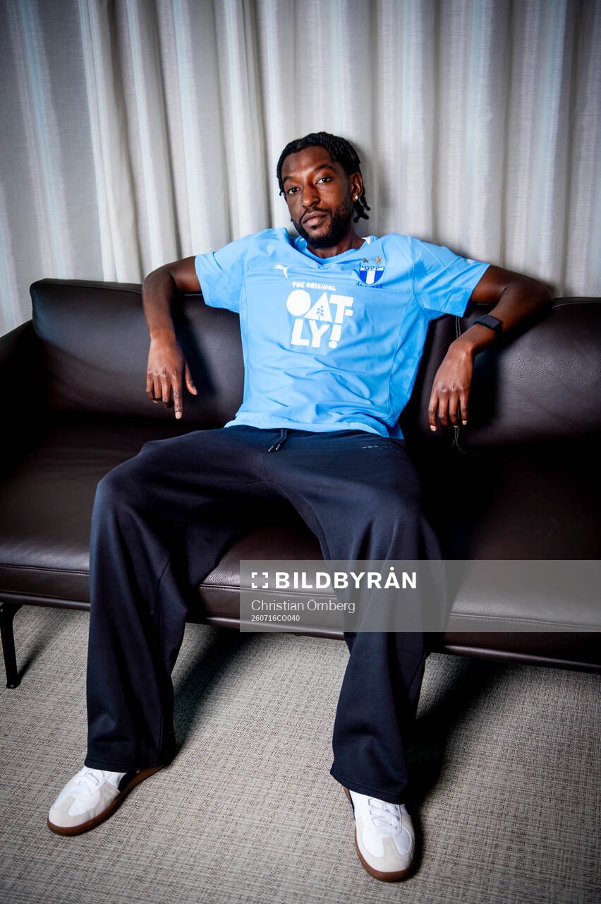 Malmö FF presenterar Warren Kamanzi som ny spelare