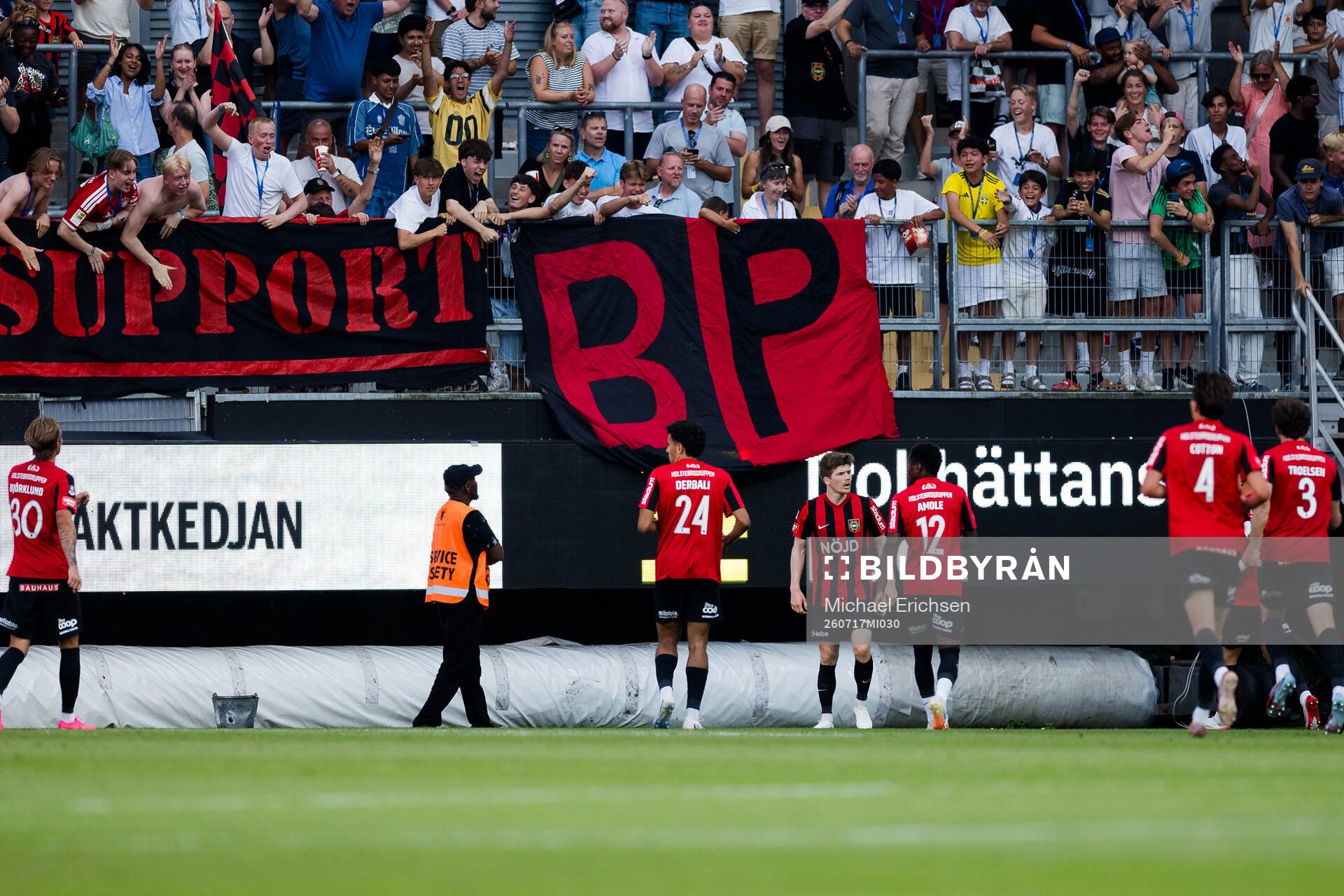 Brommapojkarnas Oliver Berg jublar