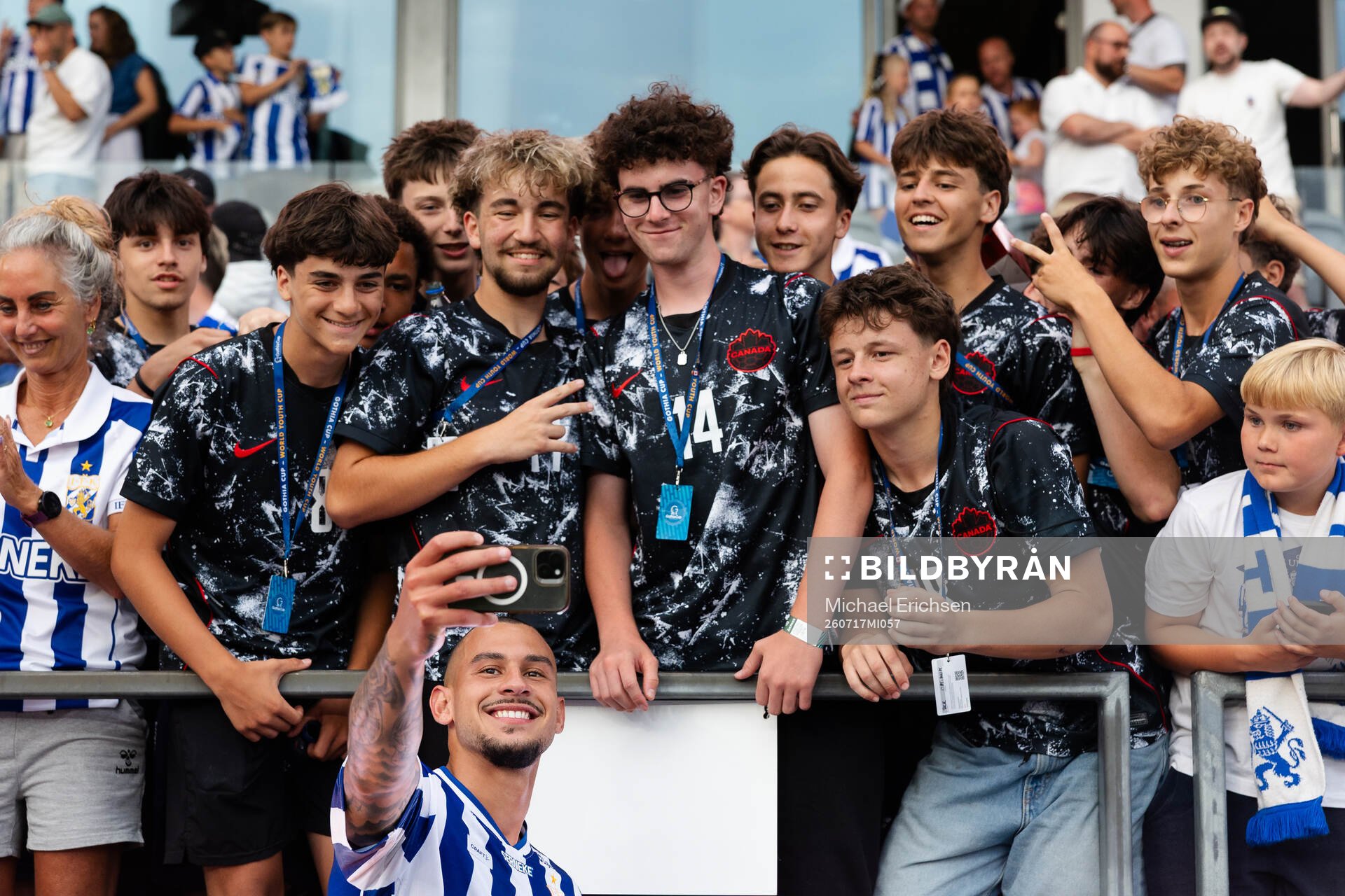 IFK Göteborgs Tiago Coimbra tar en selfie med Gothia Cup