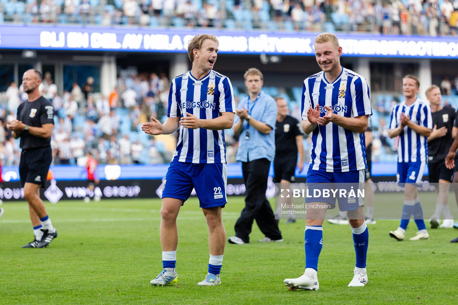 IFK Göteborgs Noah Tolf och Adam Bergmark Wiberg tackar