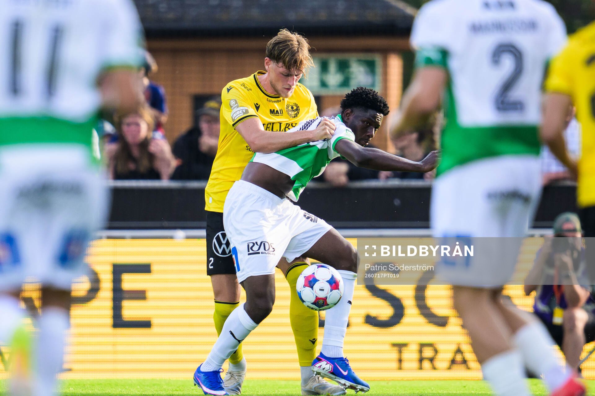 Mjällbys Ludvig Svanberg och Västerås Bonaventure