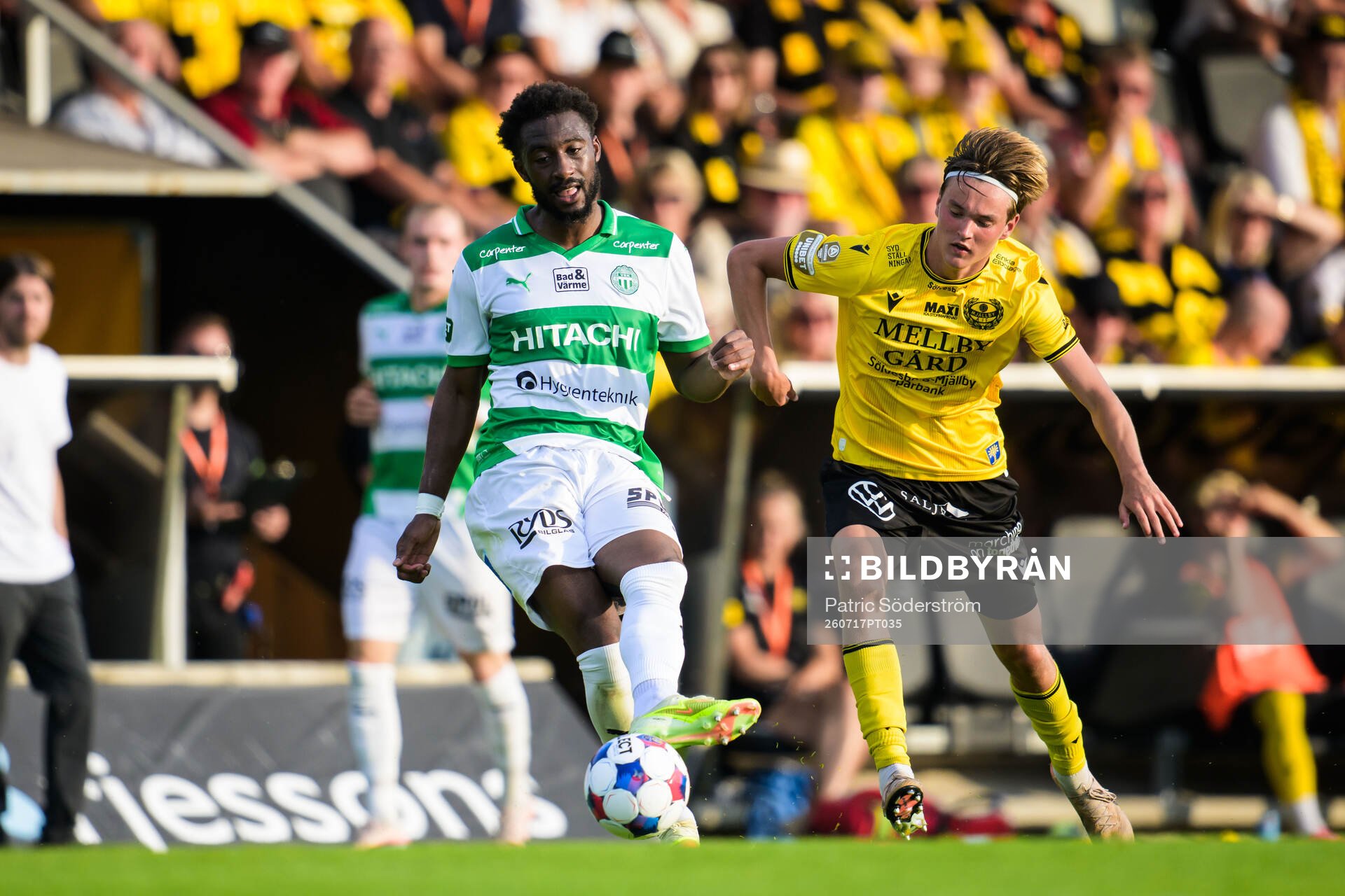 Västerås Haladj-Madiou Keita och Mjällbys Olle Lindberg