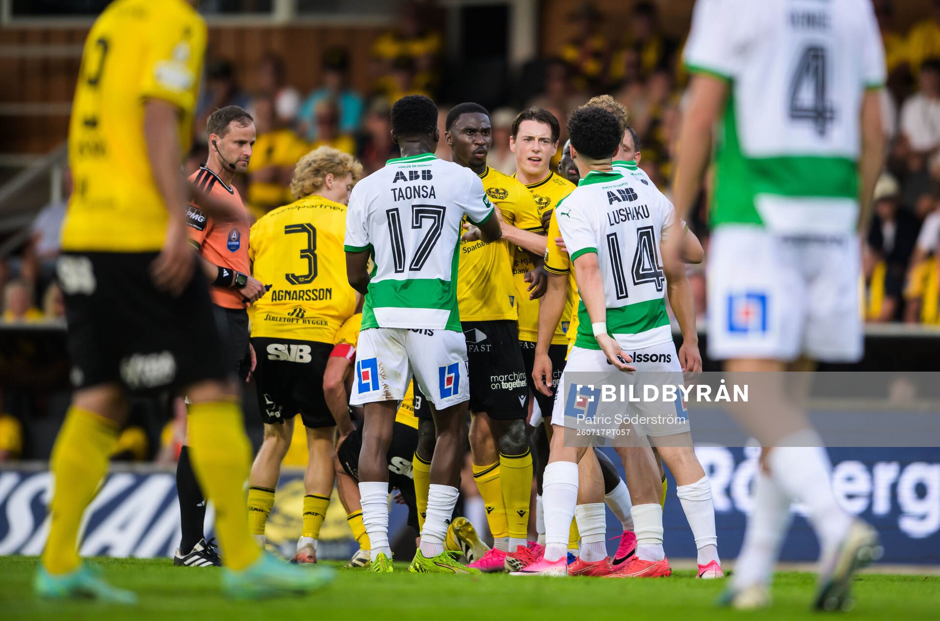 Mjällbys Martin Agnarsson och Västerås Sountonoma Axel