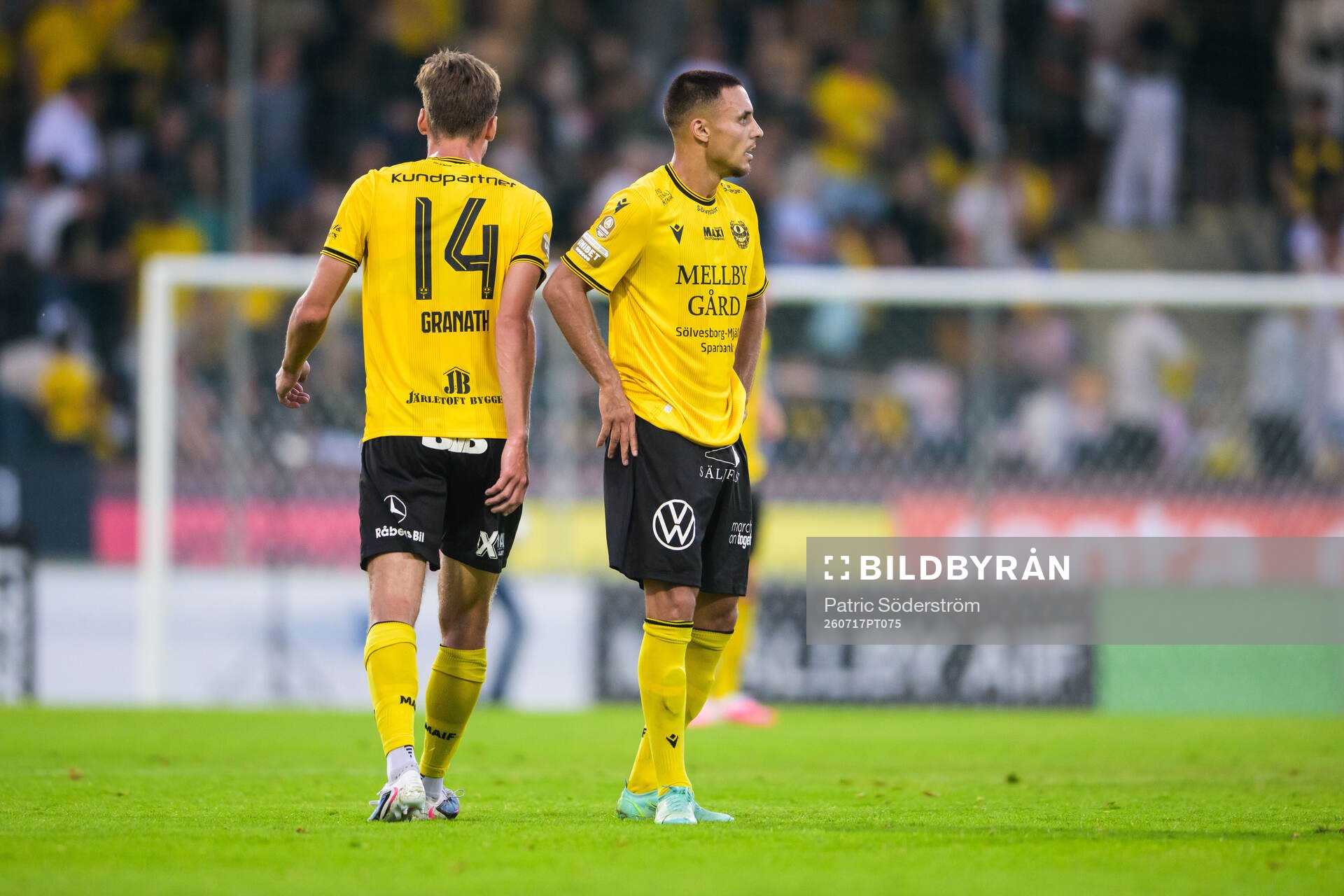Mjällbys Villiam Granath och Ali Youssef deppar