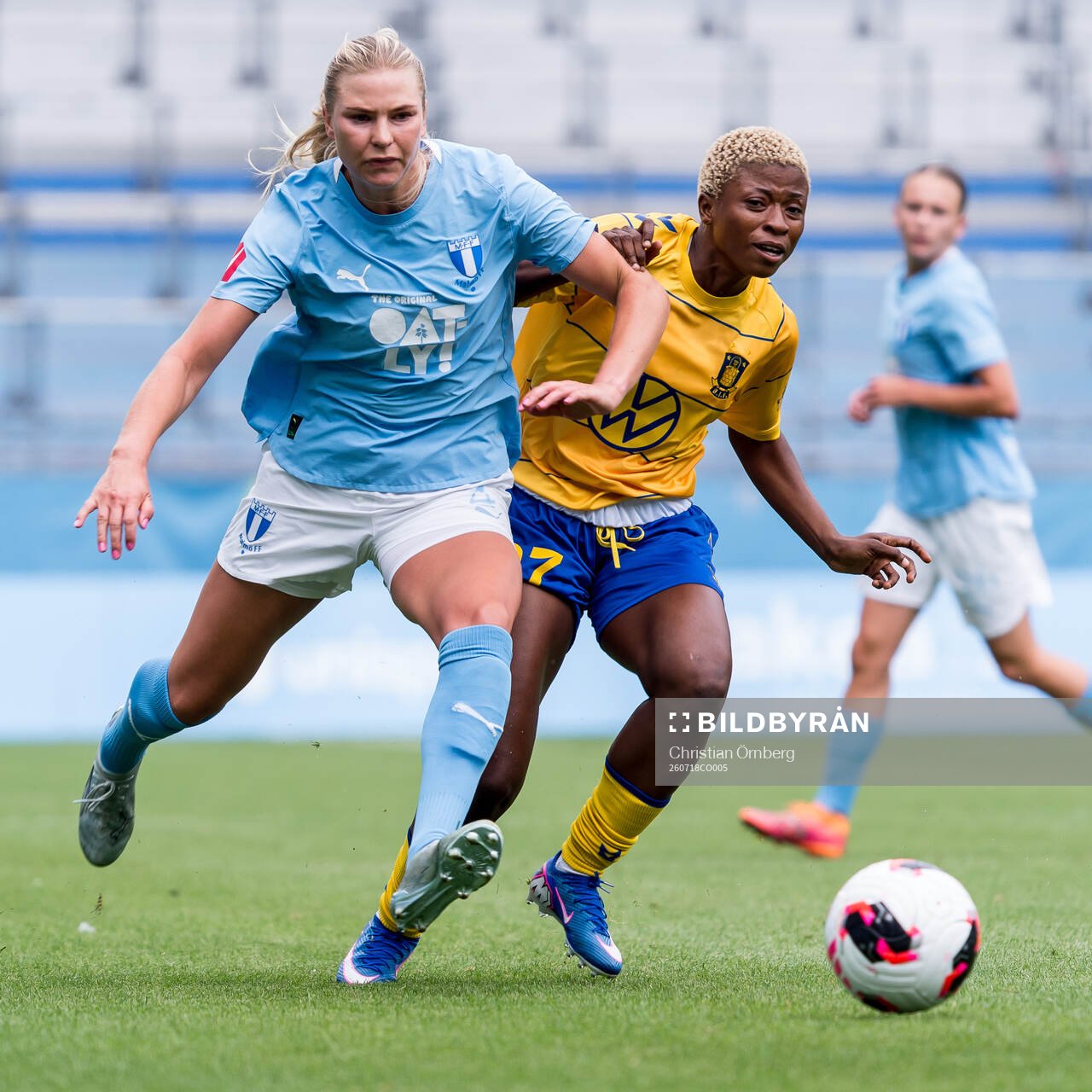 Malmö FFs Ellen Löfqvist och Brøndbys Opeyemi Ajakaye
