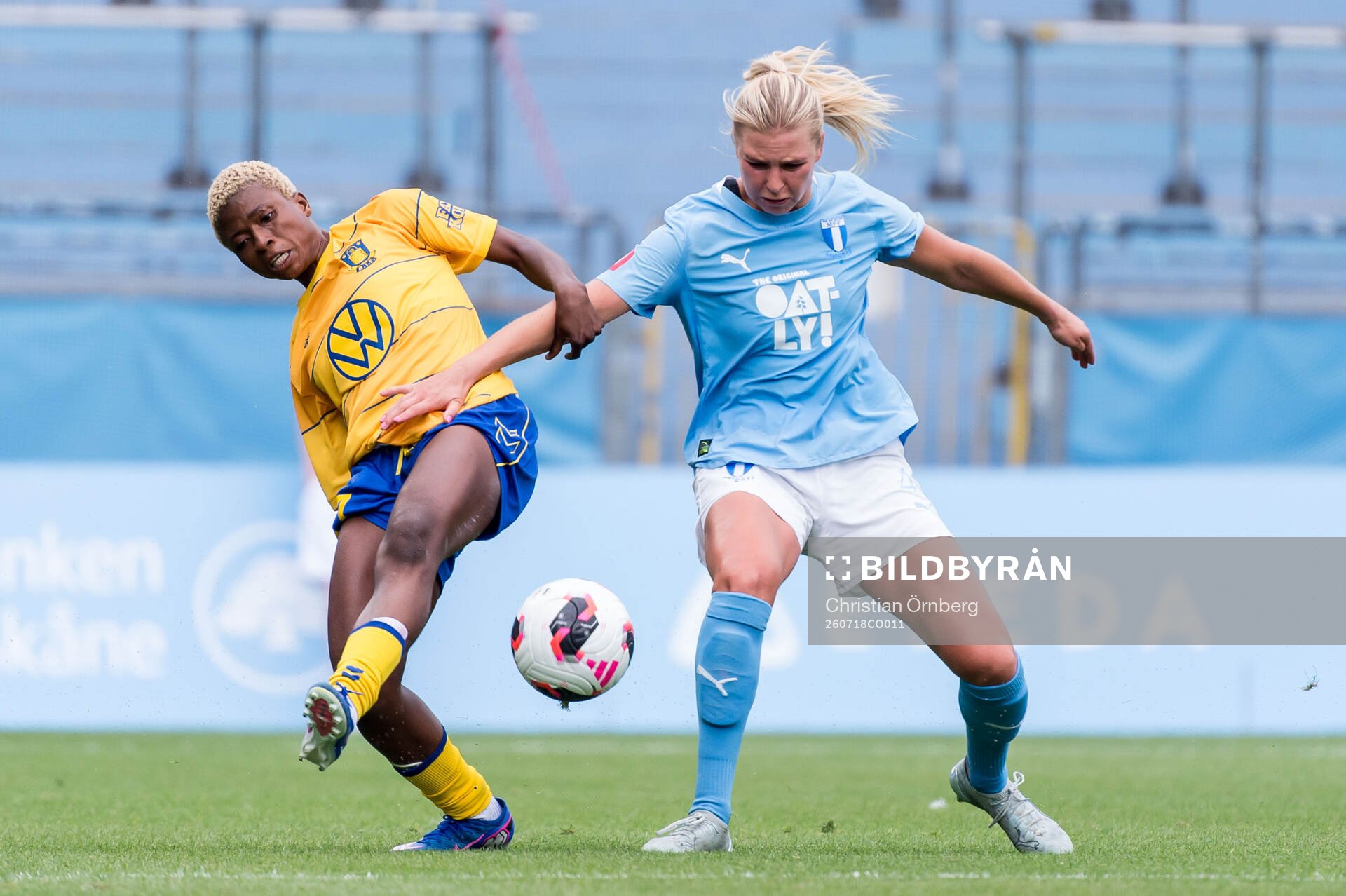 Brøndbys Opeyemi Ajakaye och Malmö FFs Ellen Löfqvist