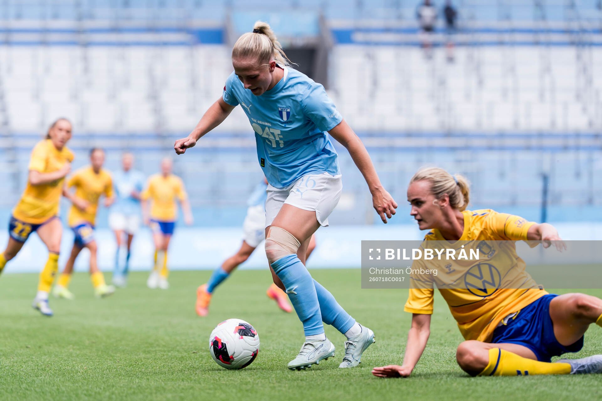 Malmö FFs Tuva Skoog och Brøndbys Emma Braut Brunes