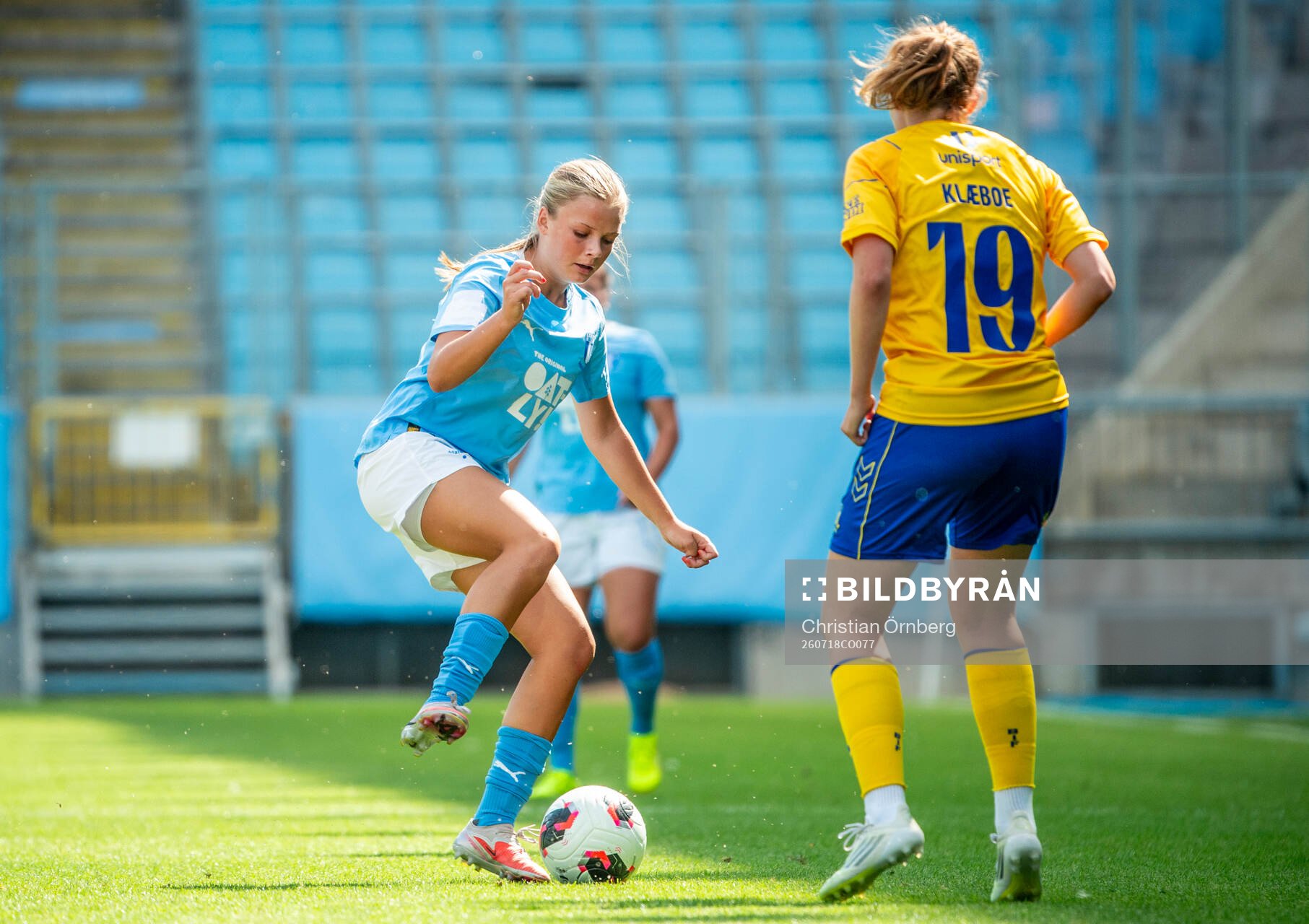 Malmö FFs Lily Berglund och Brøndbys Julie Klæboe