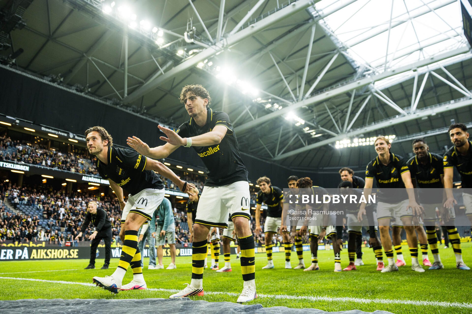 AIKs Hervé Matthys och Taha Ayari jublar