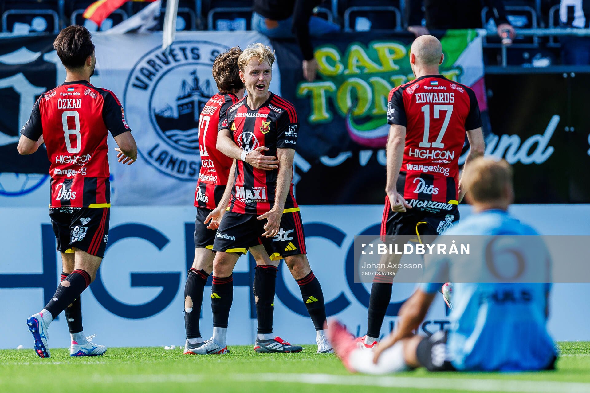 Östersunds Simon Marklund jublar