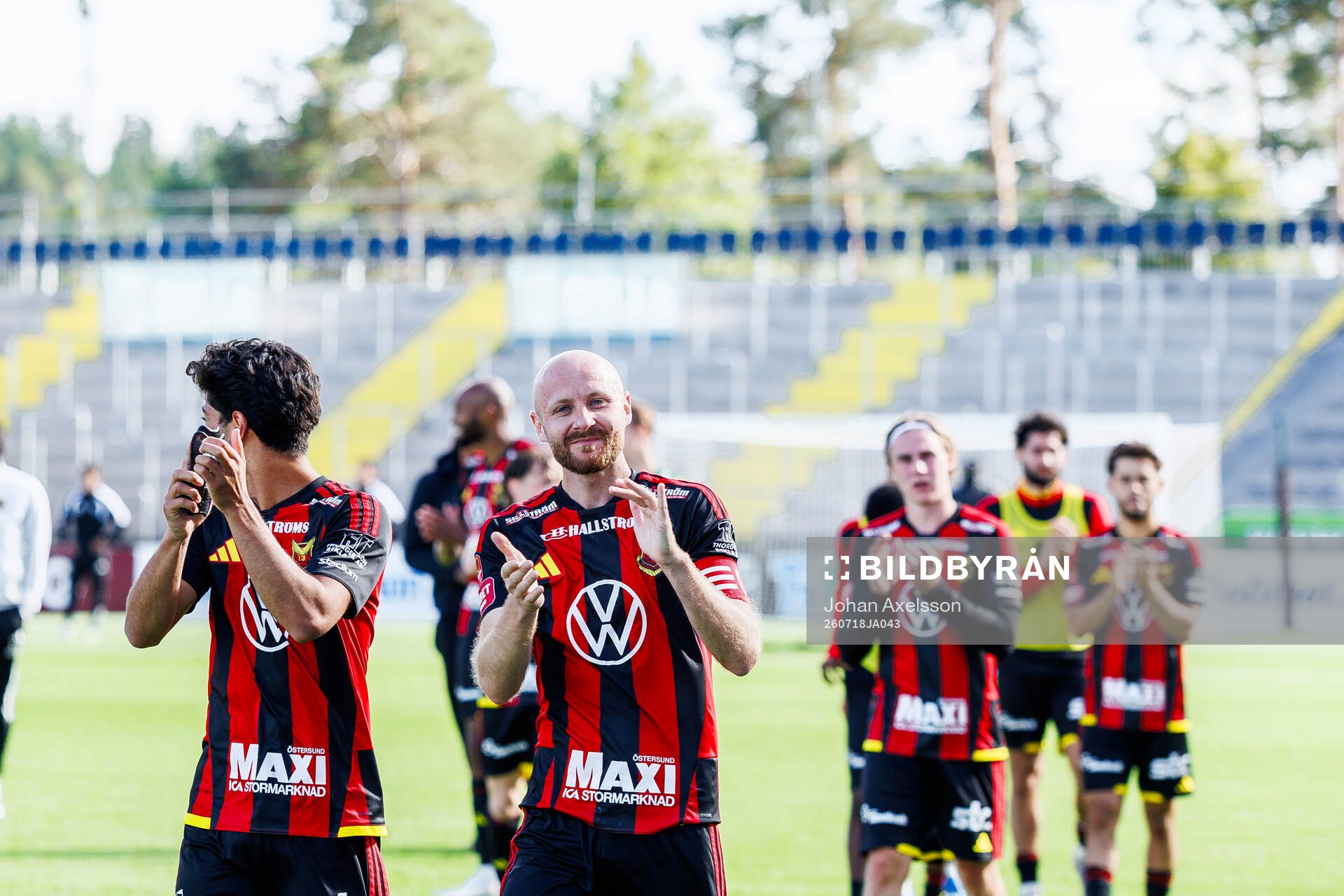 Östersunds Curtis Edwards jublar