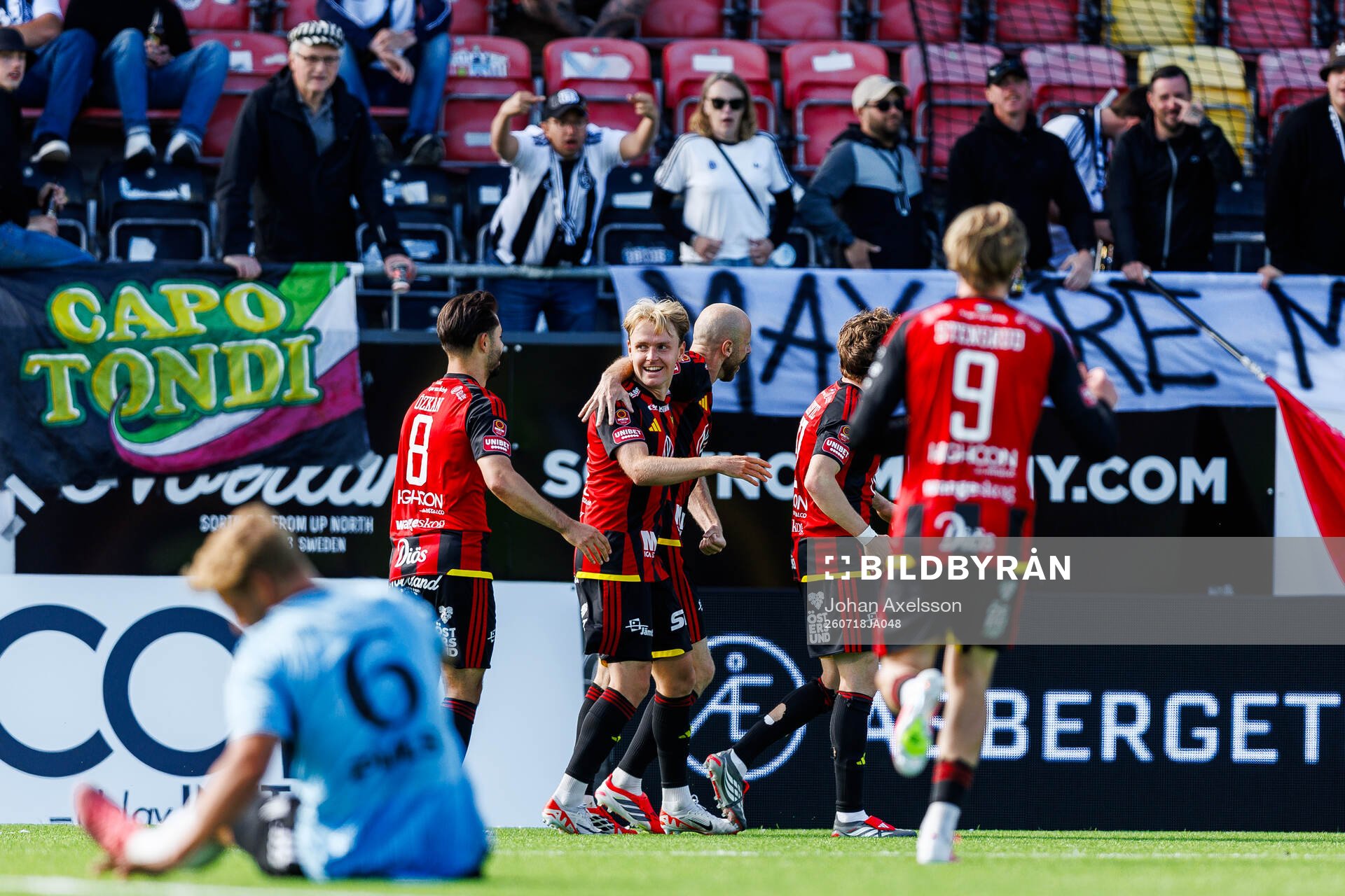 Östersunds Simon Marklund jublar