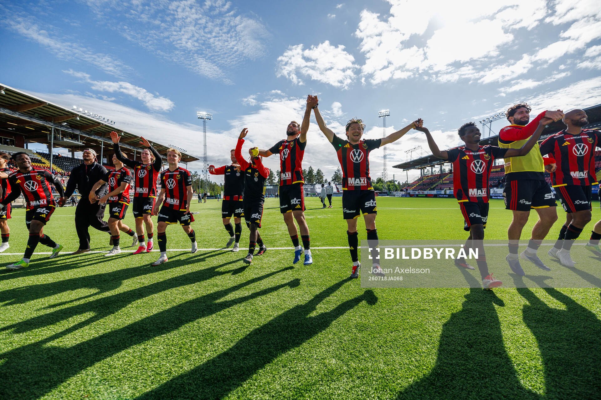 Östersunds spelare jublar