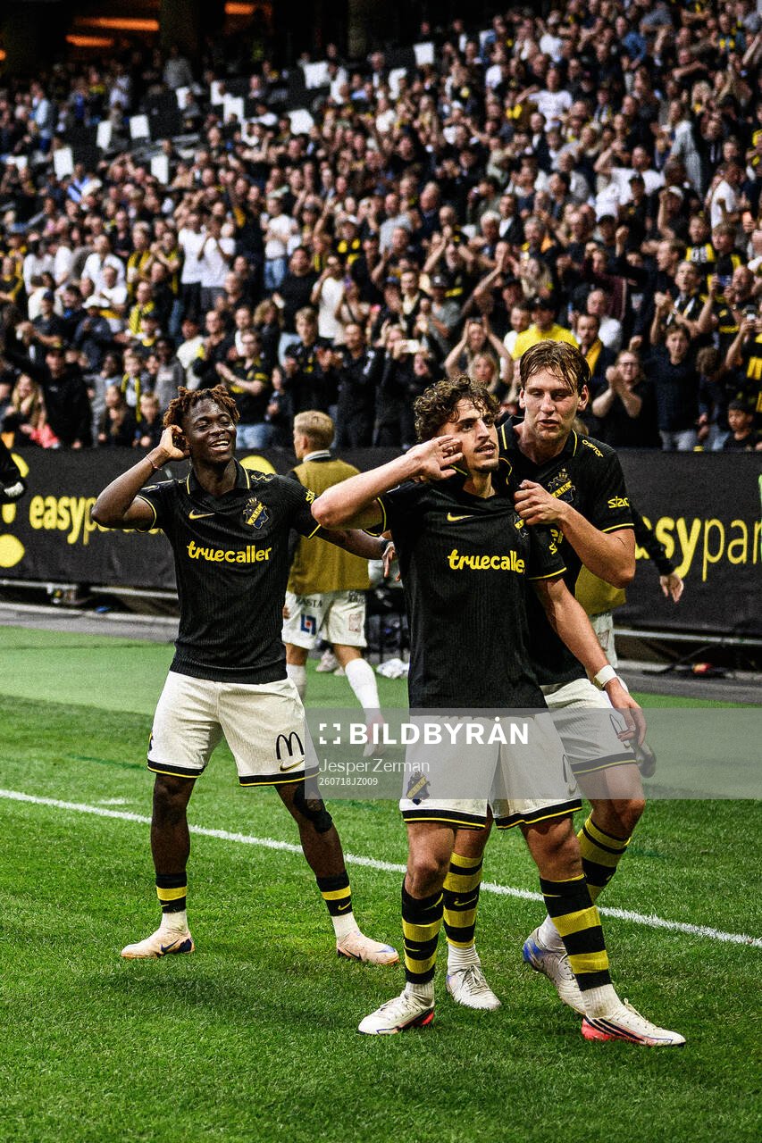 AIKs Taha Ayari och Fredrik Nissen jublar