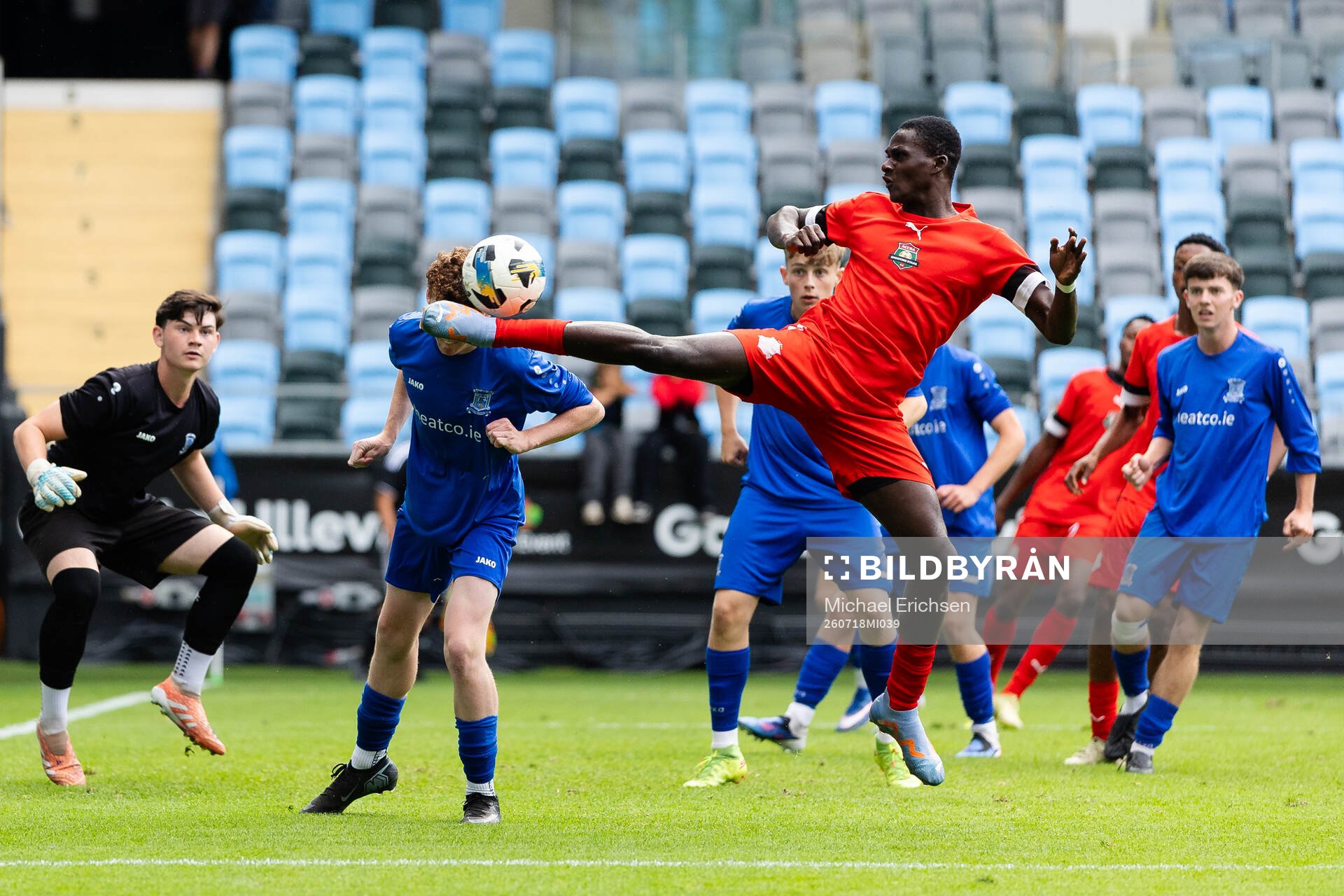 Kamp om bollen
