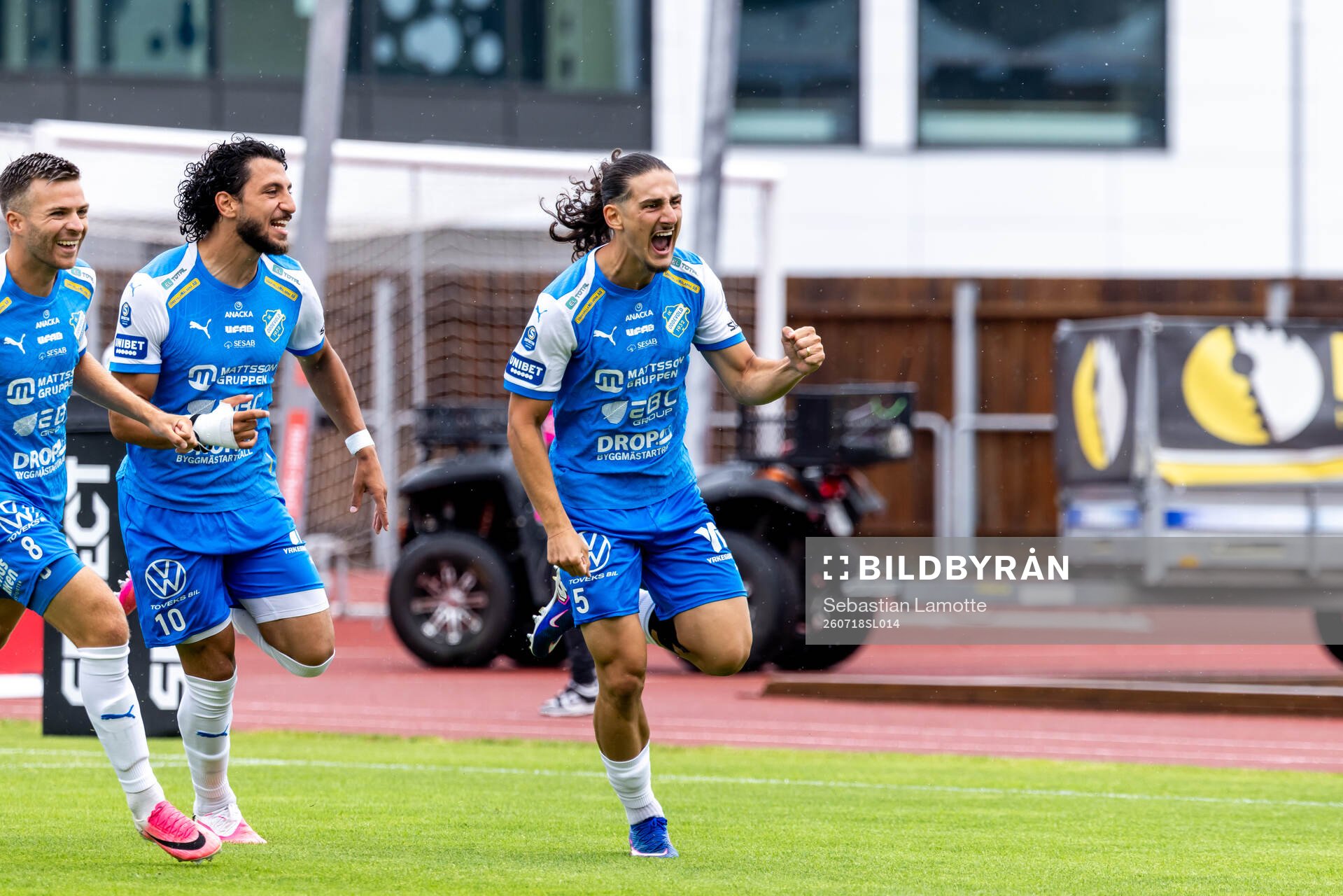 Oddevolds Esim Mehmed har gjort 1-0 och jublar