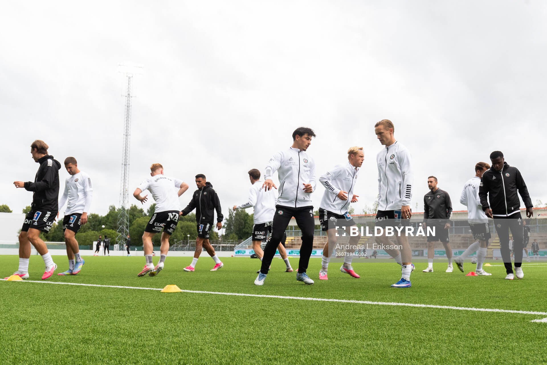 Örebros spelare värmer upp