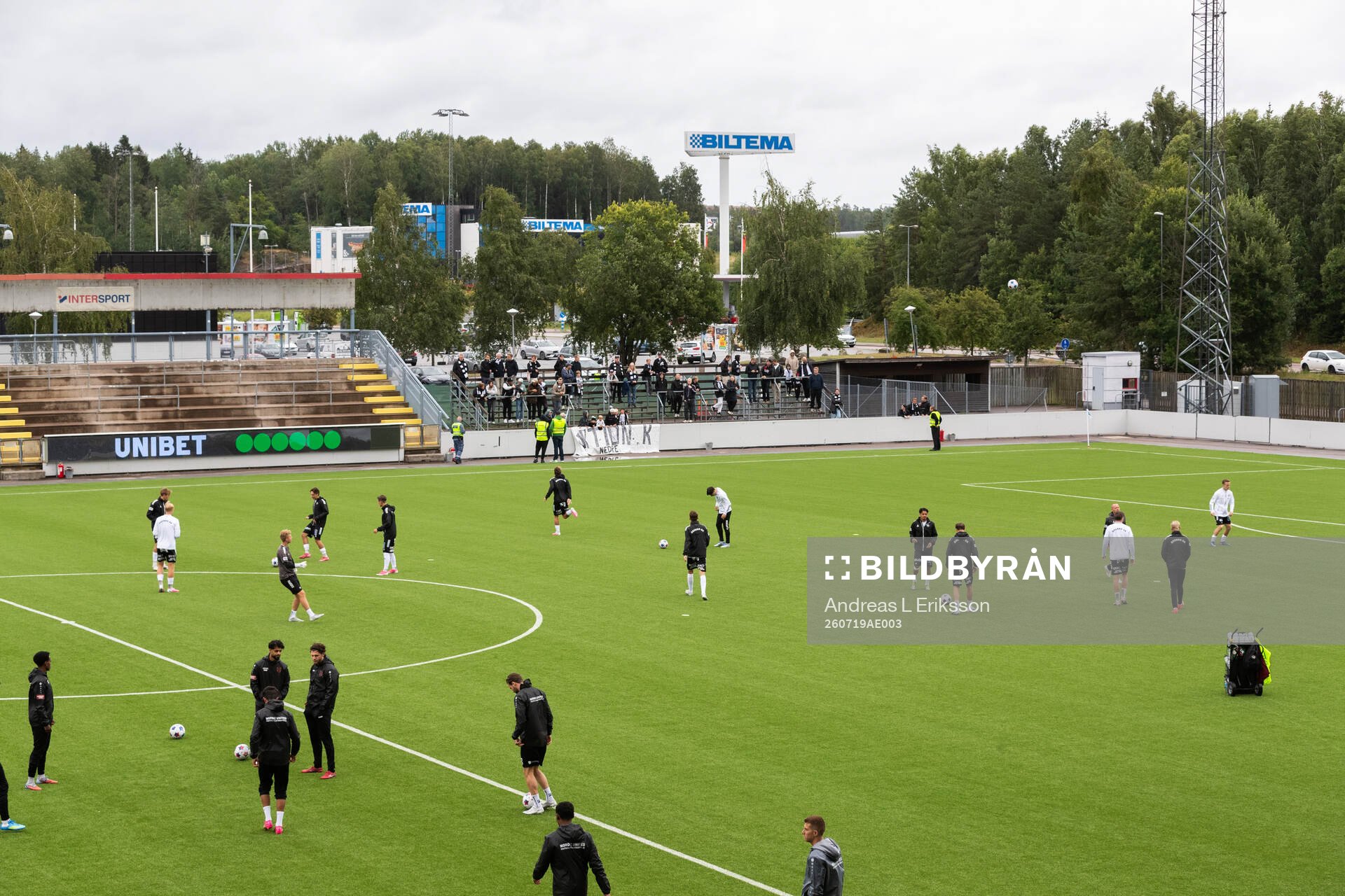 Örebros spelare värmer upp