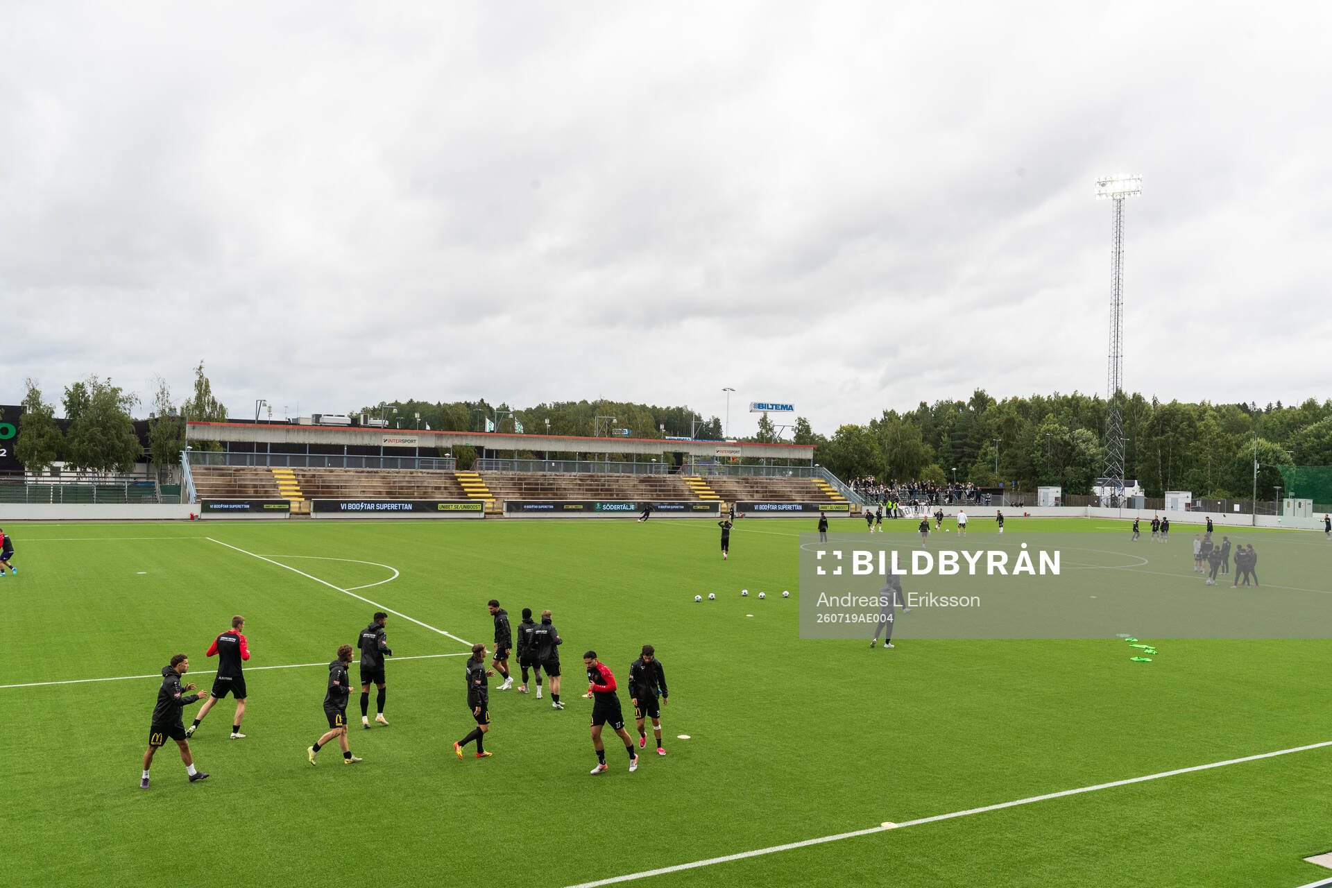 Nordic Uniteds spelare värmer upp