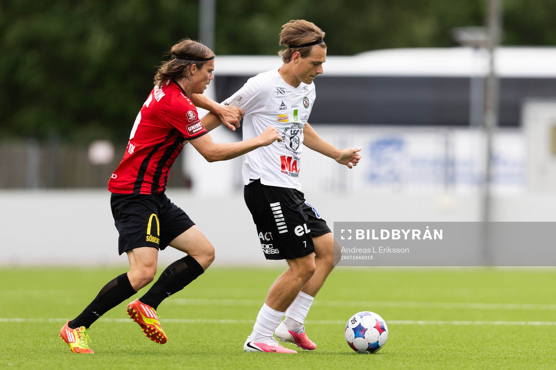 Nordic Uniteds Elias Andersson och Örebros Samuel Wikman