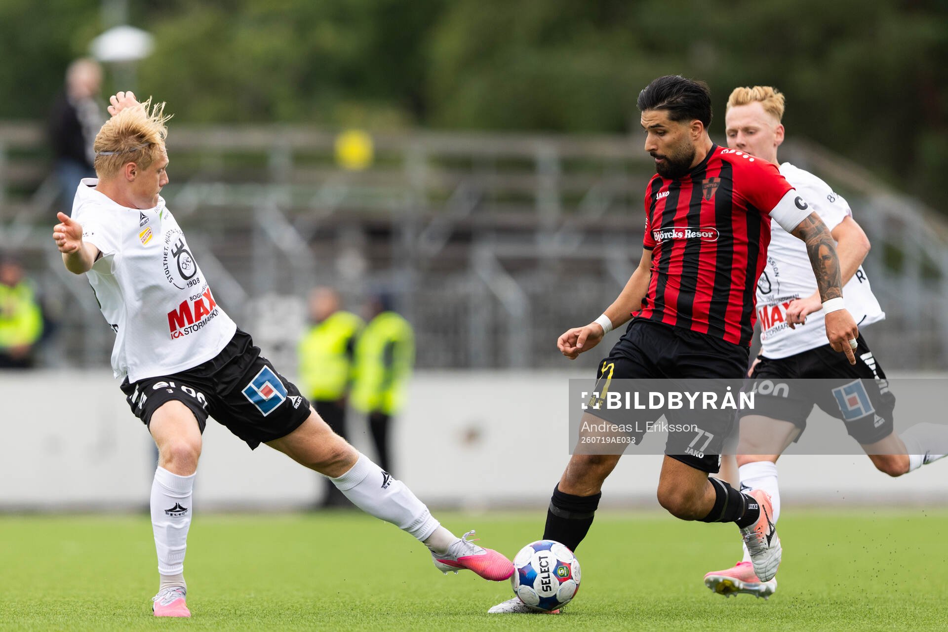 Örebros Victor Sandberg och Nordic Uniteds Jonathan Gursac