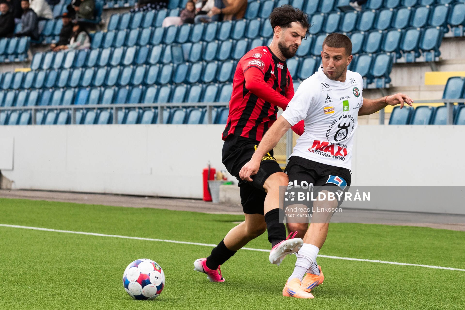 Nordic Uniteds Theodor Johansson och Örebros Giuseppe
