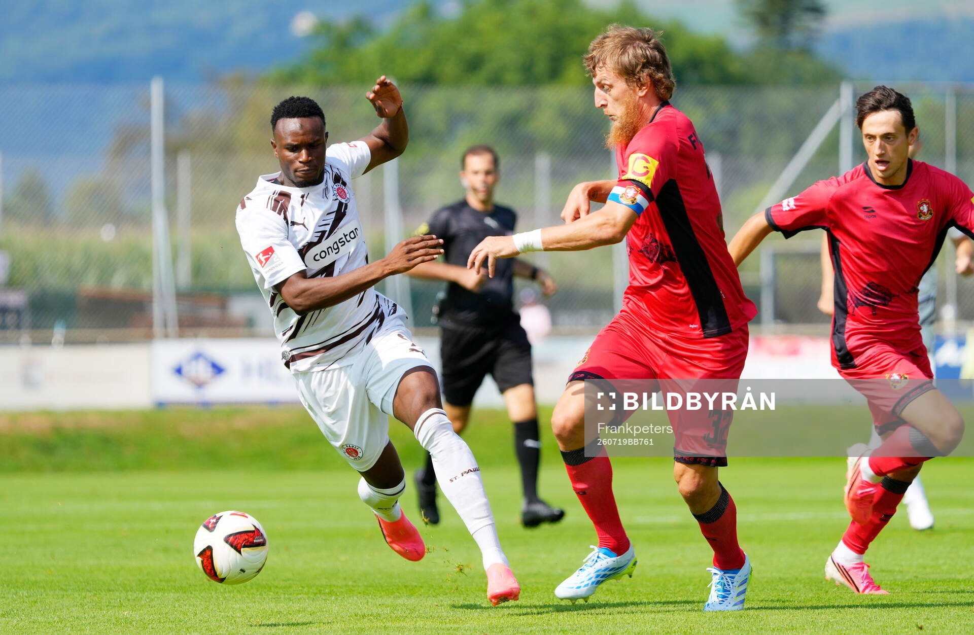 v.l. Abdoulie Ceesay (St. Pauli), Jakov Filipovic