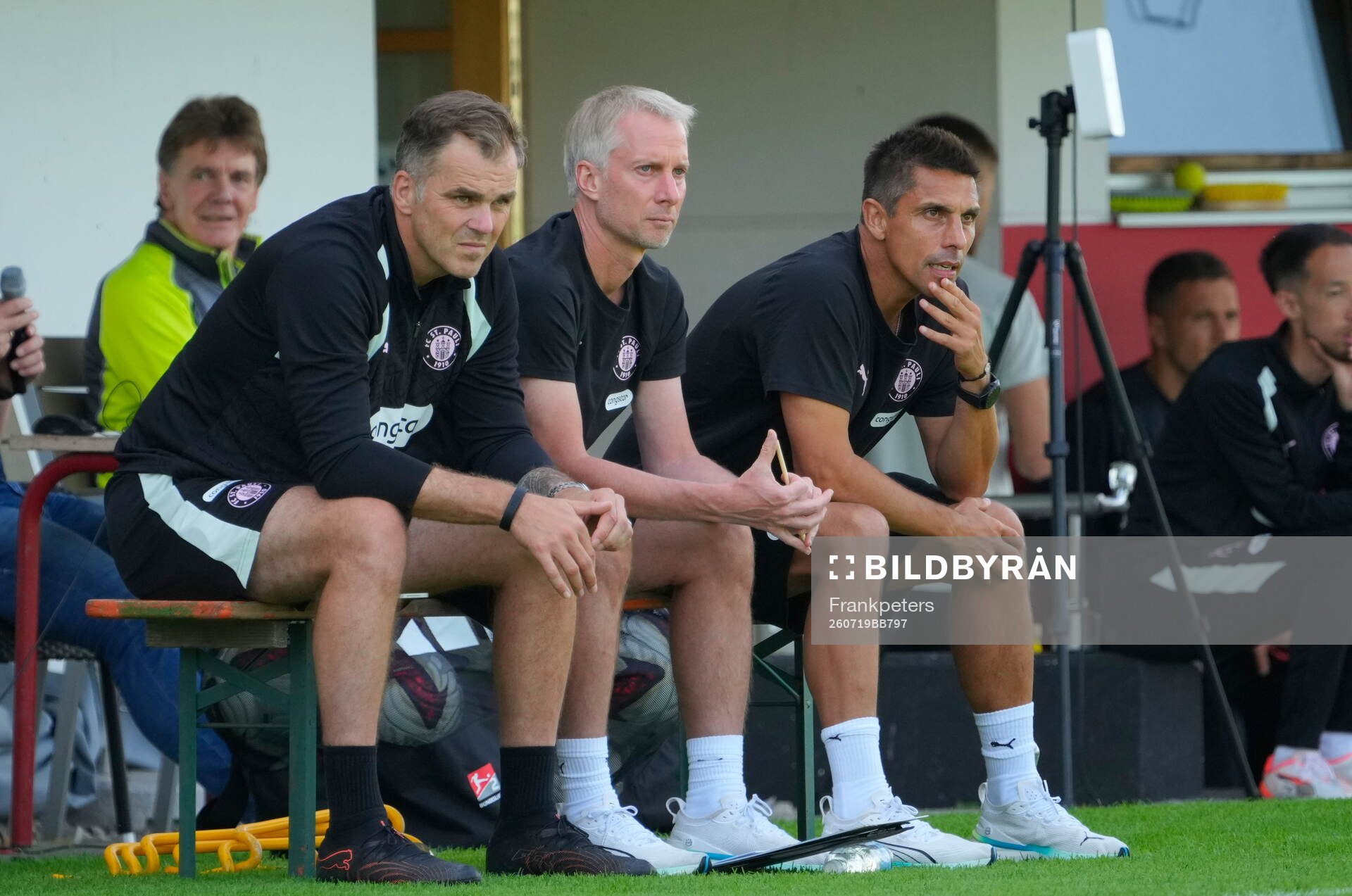 v.l. Torwarttrainer Sven Van Der Jeugt, Co-Trainer Jens
