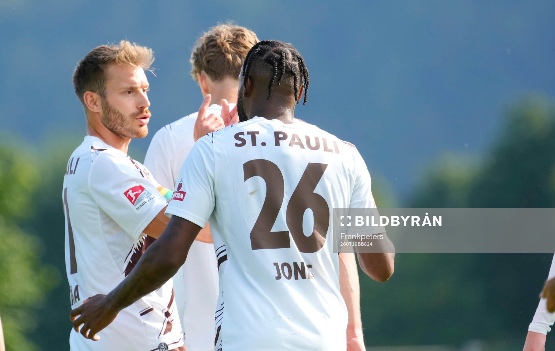 2:1 Tor, Jubel, v.l. Lars Ritzka, Torschuetze Ricky-Jade