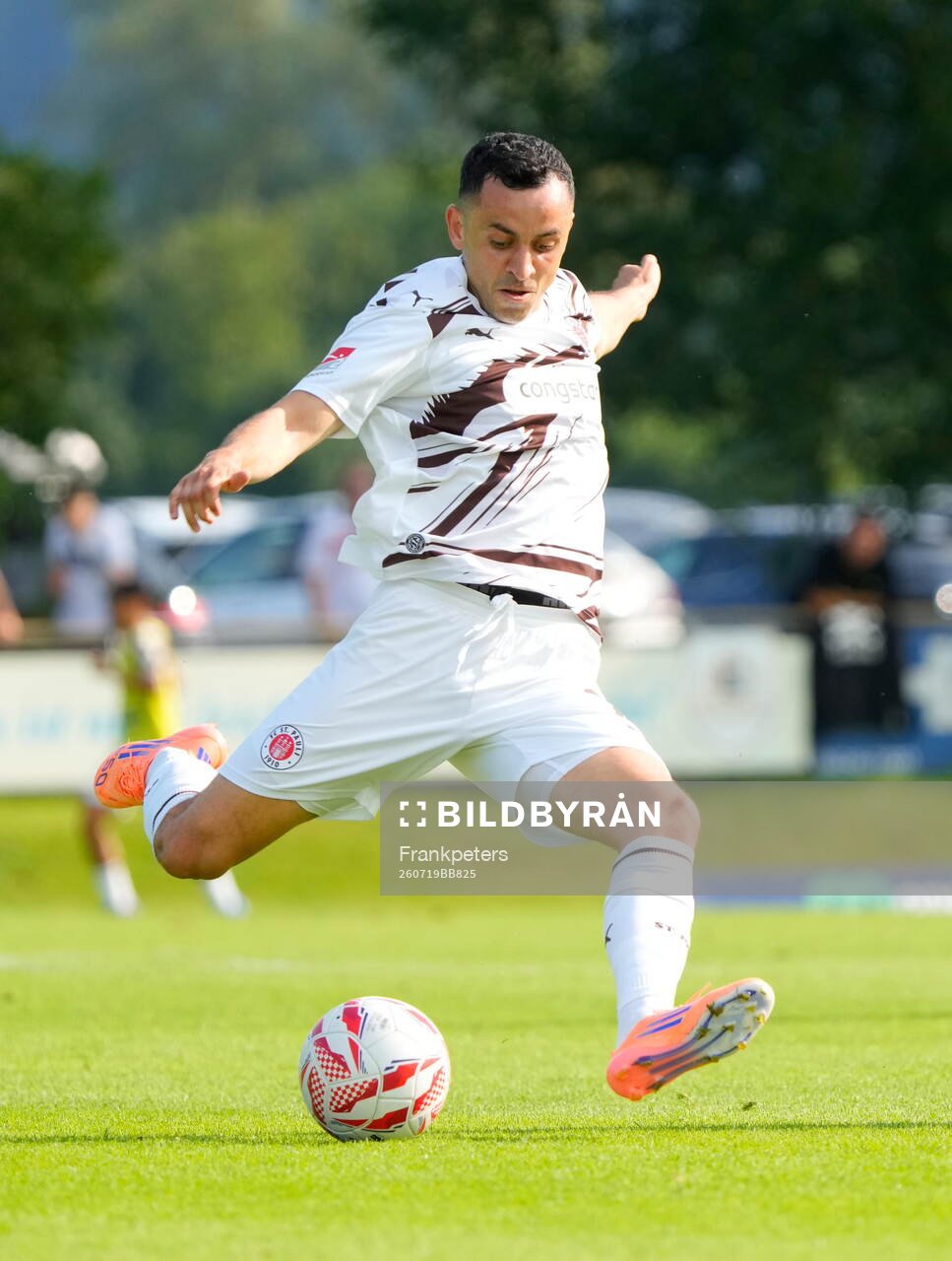 Manolis Saliakas (St. Pauli)