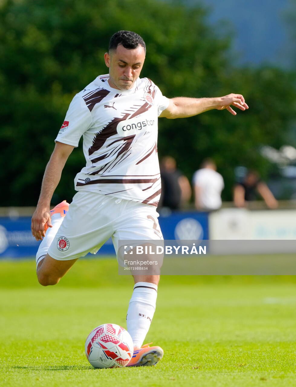 Manolis Saliakas (St. Pauli)