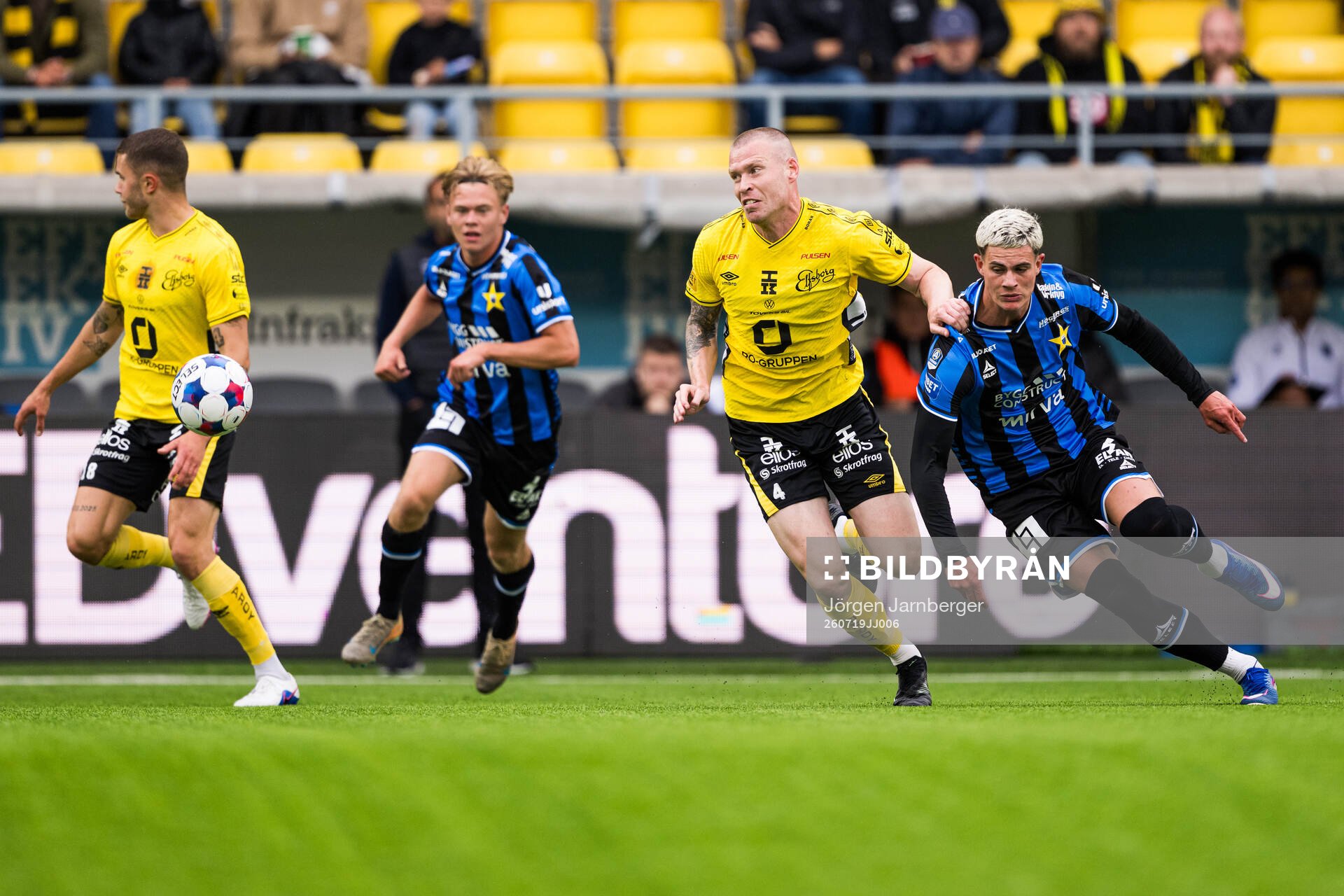 Elfsborgs Thomas Isherwood och Sirius Robbie Ure