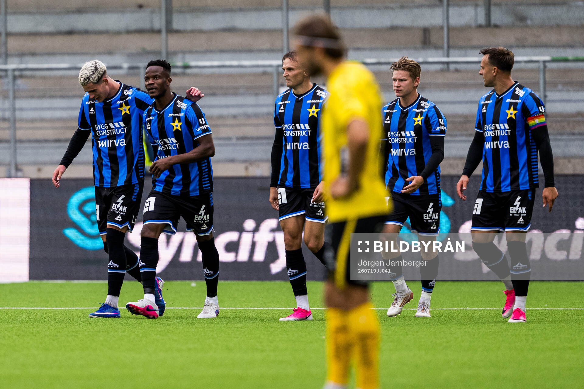Sirius Robbie Ure och Sirius Mohamed Soumah jublar