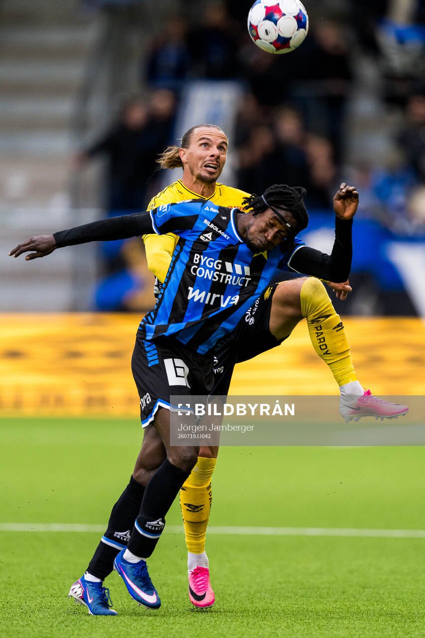 Elfsborgs Niklas Hult och Sirius Odera Samuel Onuchukwu