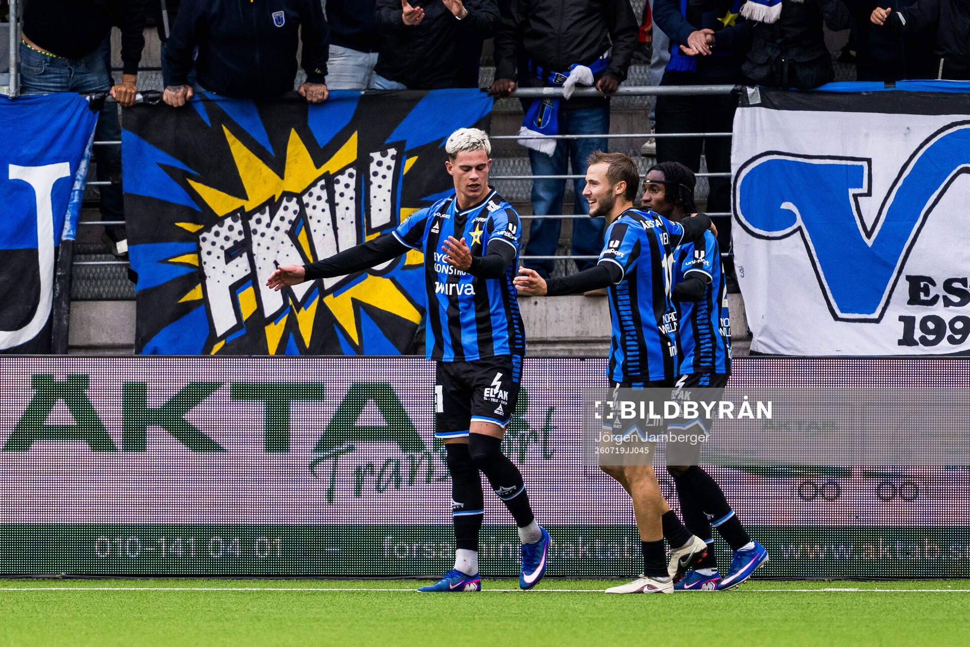 Sirius Robbie Ure och Melker Heier jublar