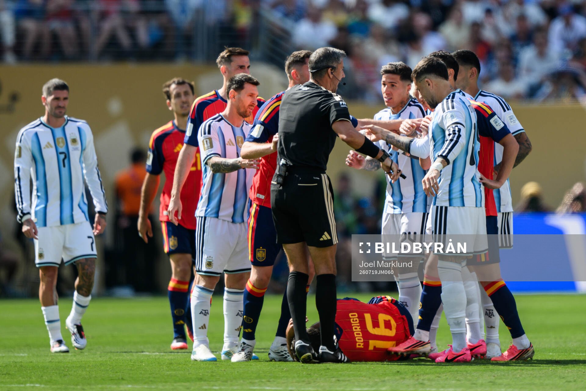 Enzo Fernandez of Argentina and Rodri of Spain