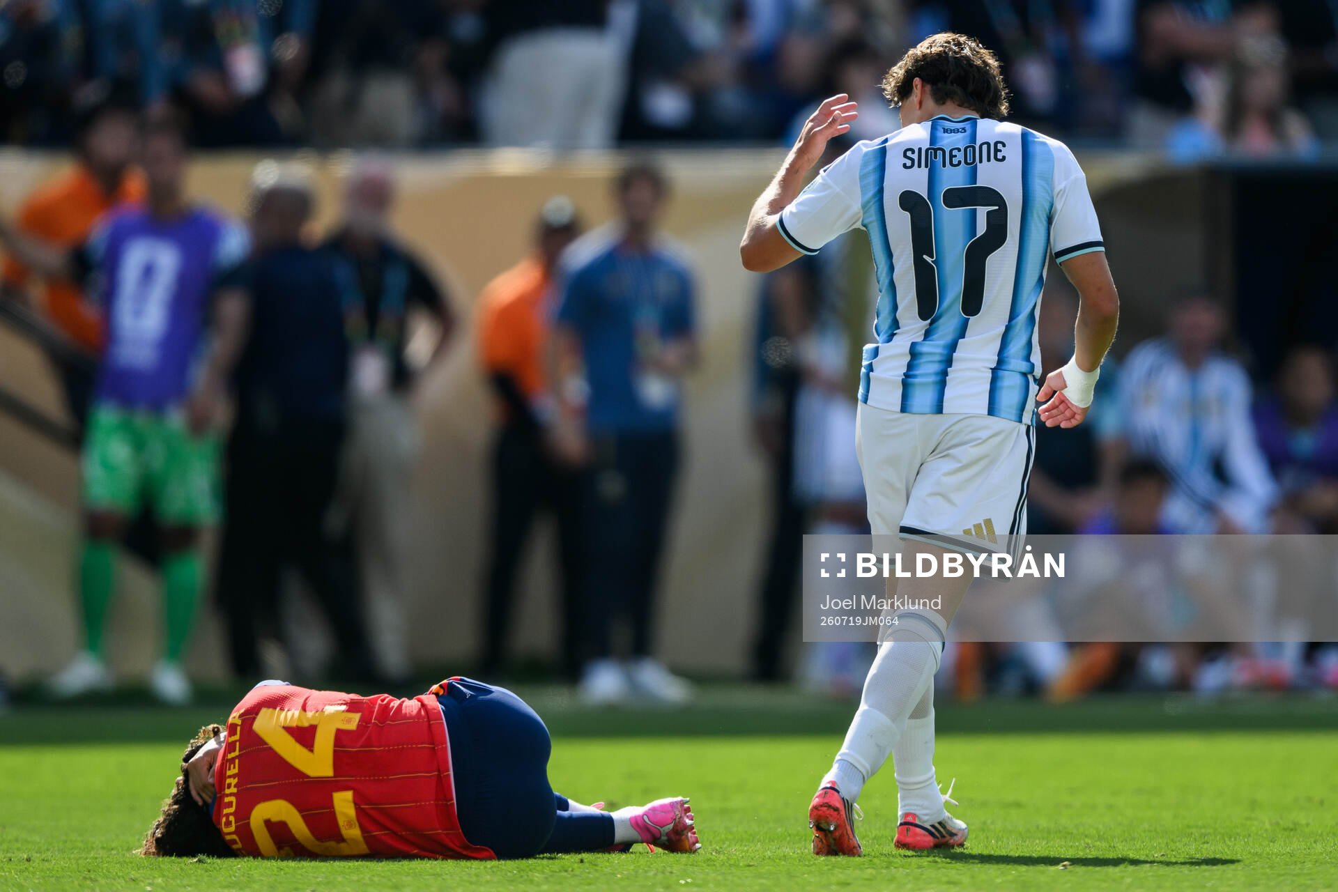 Marc Cucurella of Spain and Giuliano Simeone of Argentina