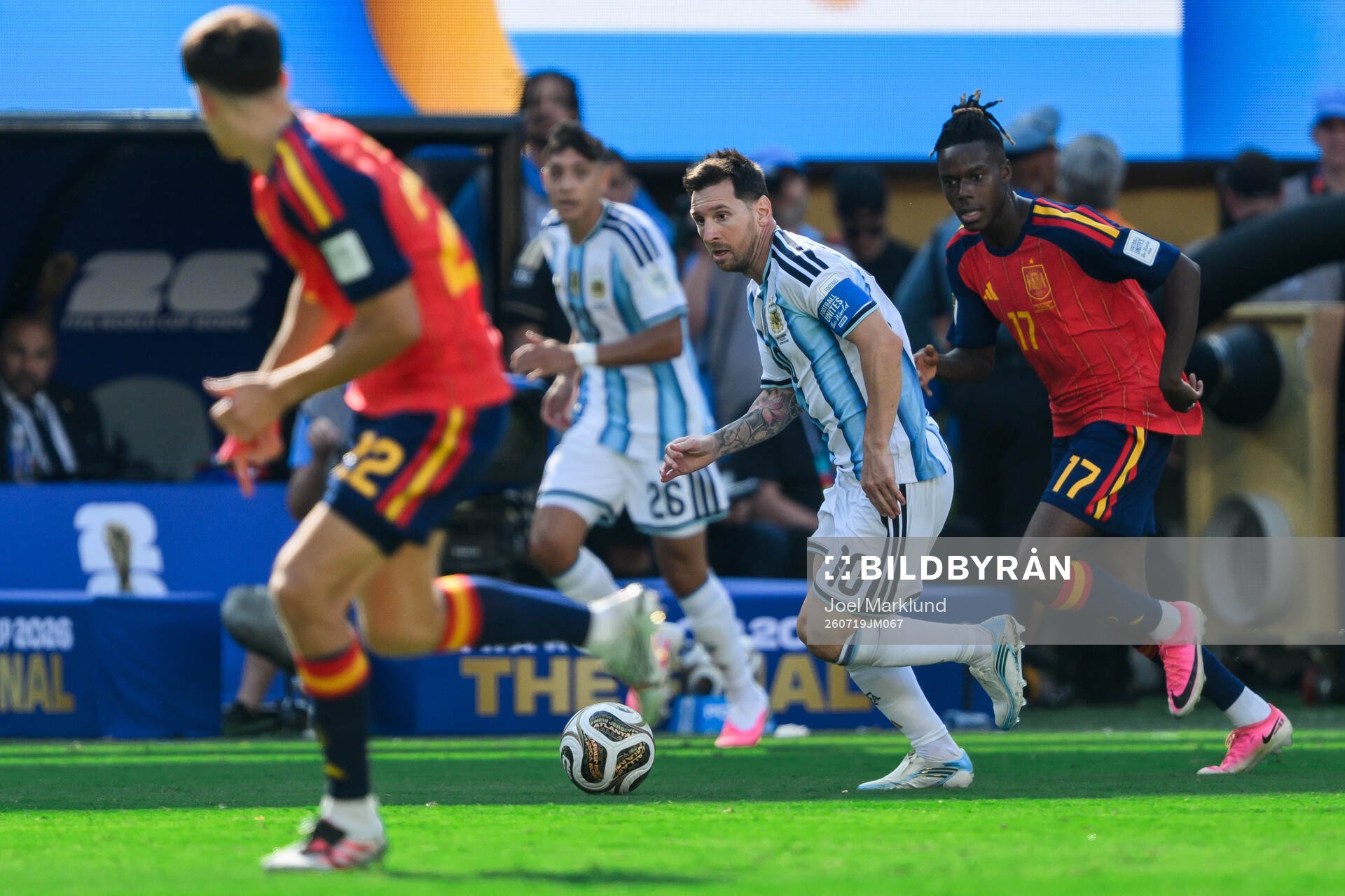 Lionel Messi of Argentina and Nico Williams of Spain