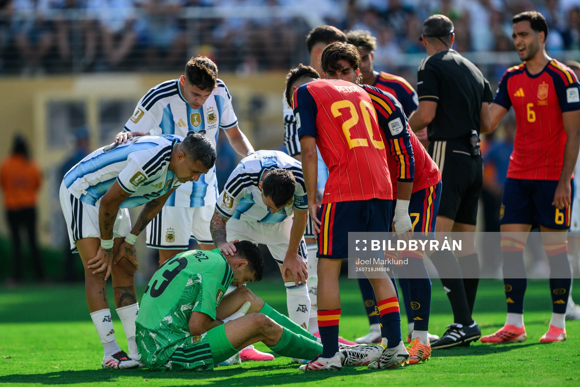 Facundo Medina, goalkeeper Emiliano Martinez and Lionel