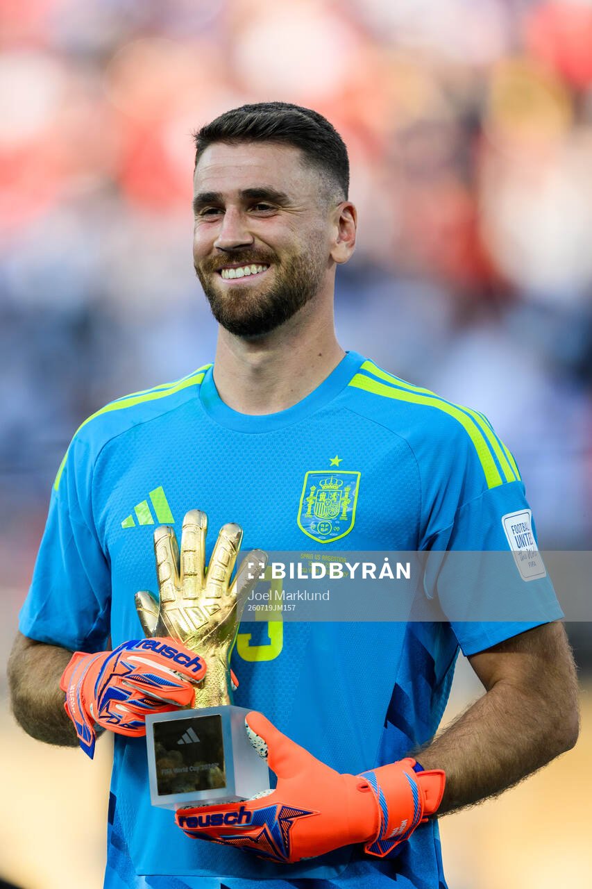 goalkeeper Unai Simon of Spain with his award for best