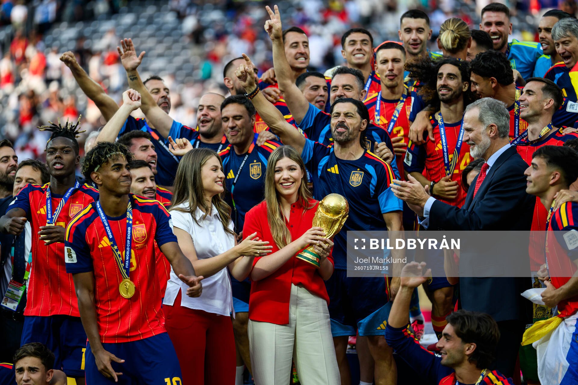 Infanta Sofia and Princess Leonor of Spain with the trophy